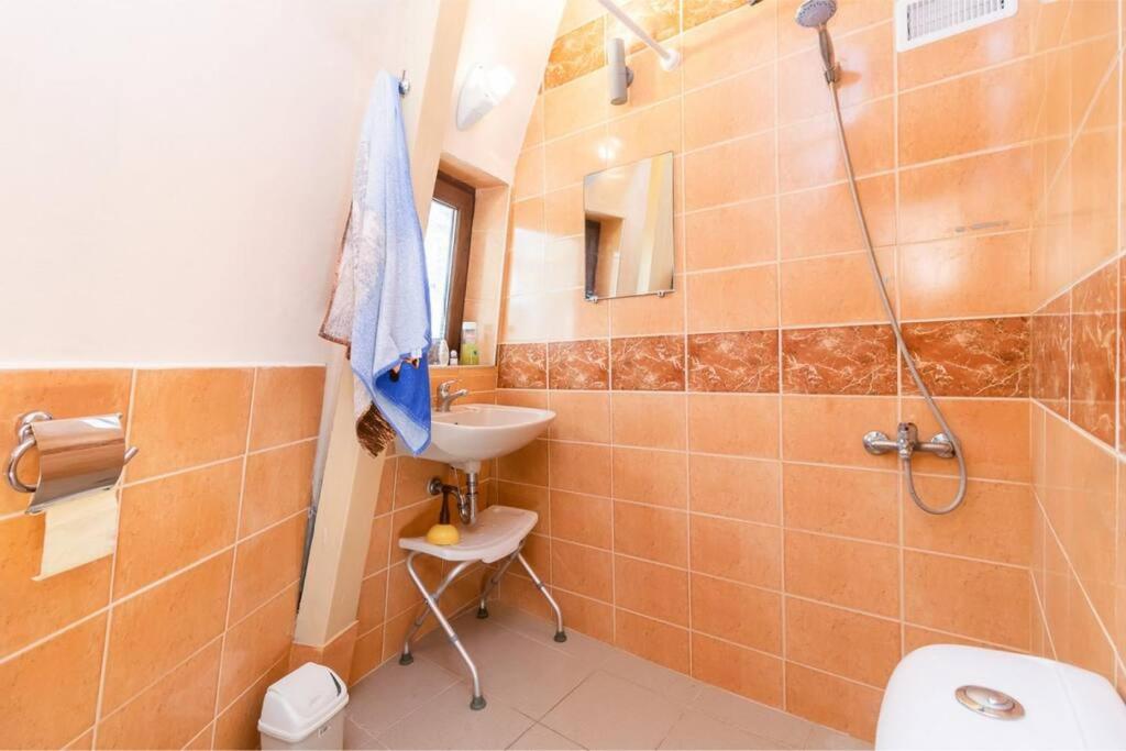Cozy Studio with Forest View & Bath - 10min drive to Black Sea Beach
