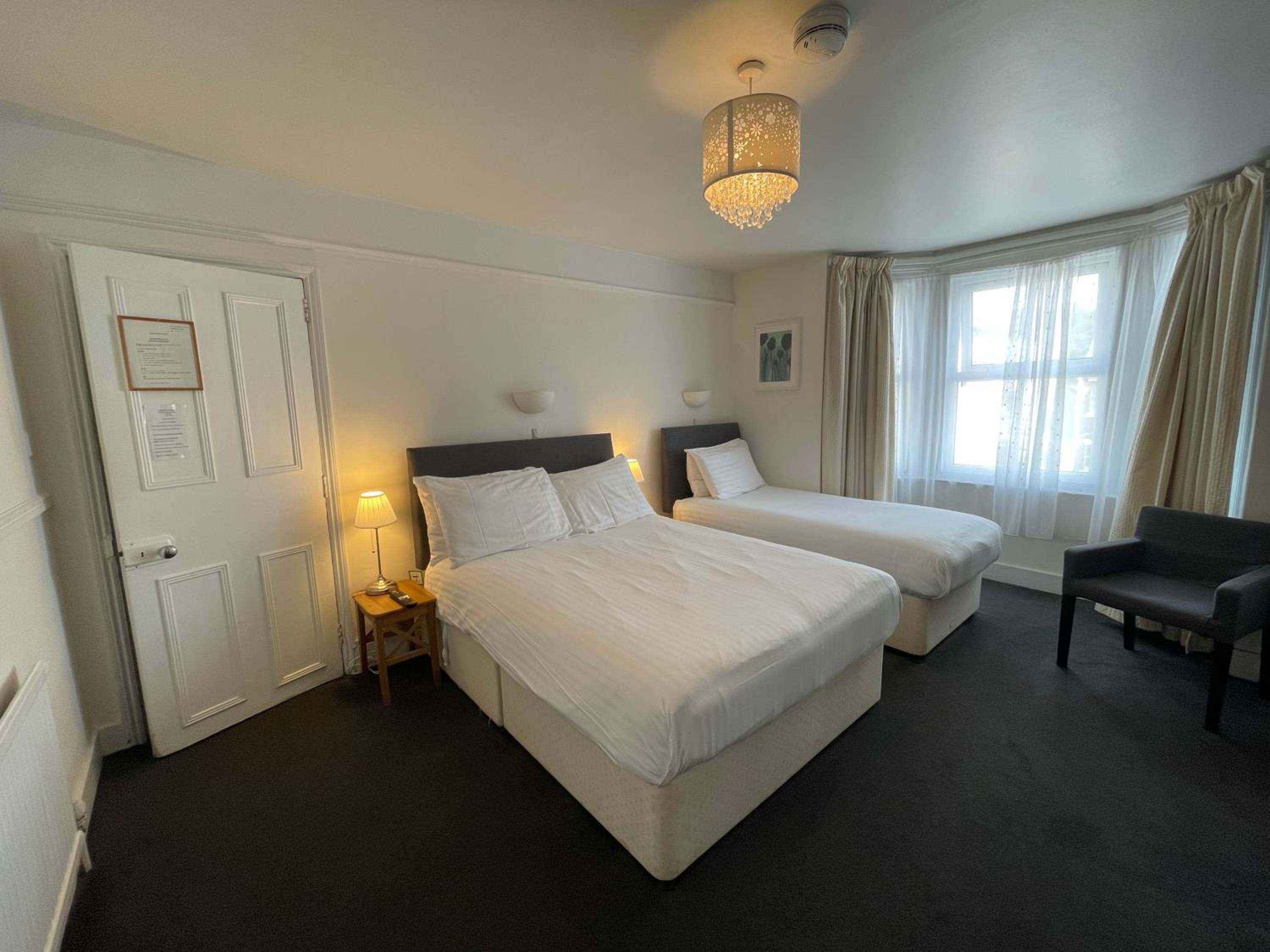 Oxford Vacations - Newton House Oxford - Property Image 3