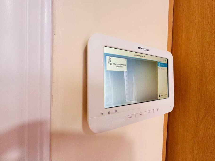 Departamento, con vista, para 2 personas, wifi, parqueadero gratis cubierto, full equipado, lavadora, secadora, cerca de el Parque La Carolina view 2