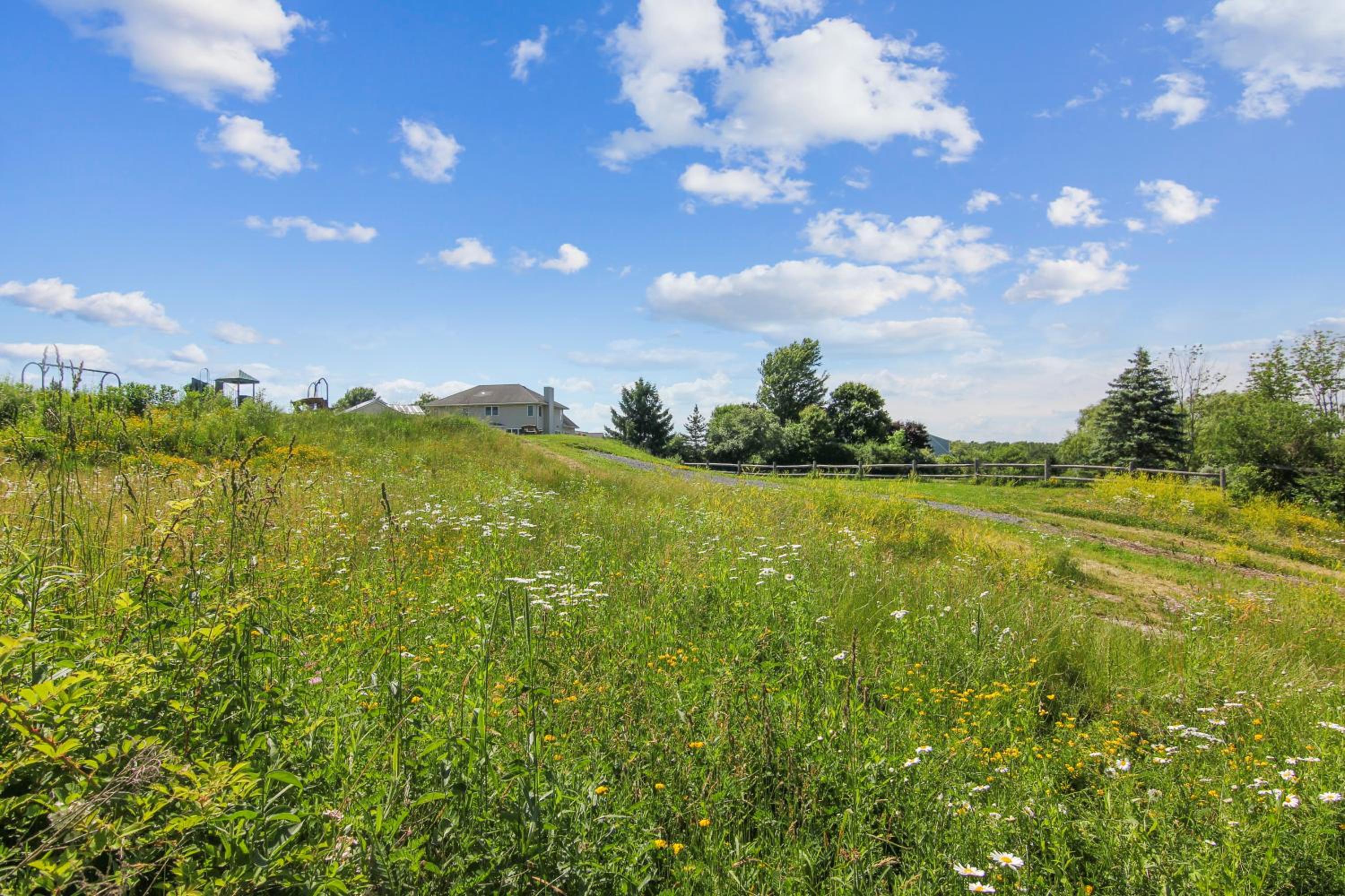 Family-Friendly Retreat near Cornell & Downtown view 2