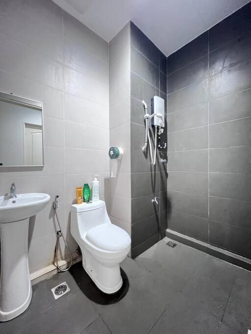 Airport Avenue Comfort Suites