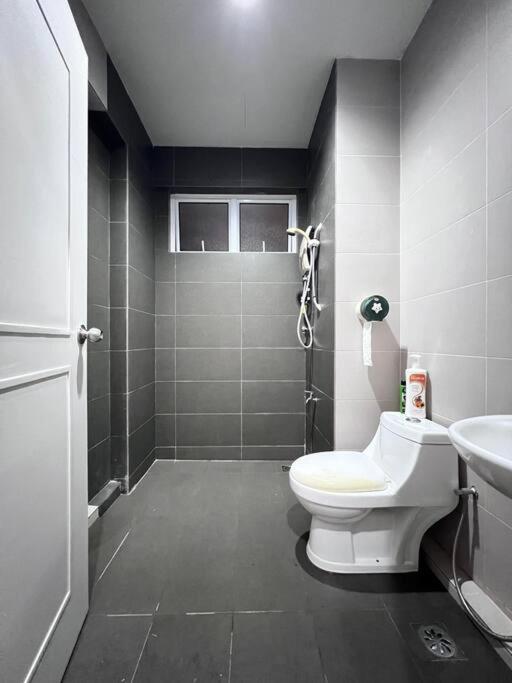 Airport Avenue Comfort Suites