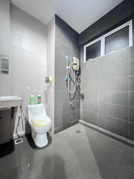 Airport Avenue Comfort Suites