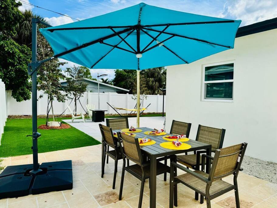 Beach Spot Firepit, Gazebo, Bikes, Pet Friendly view 2