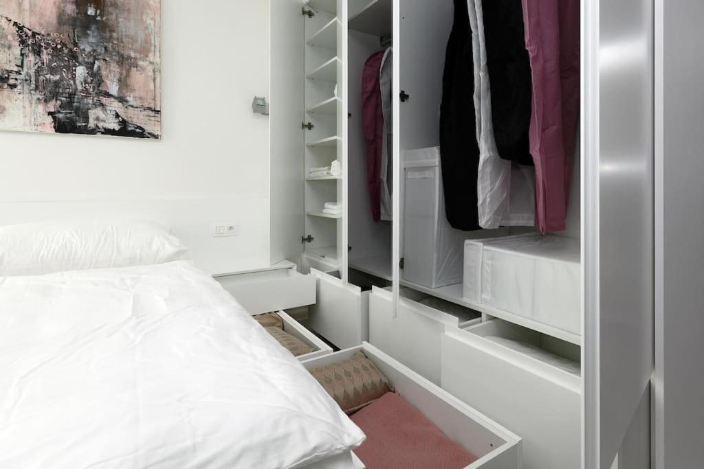 Eurovea 2Bedroom Suite by Danube Free Parking
