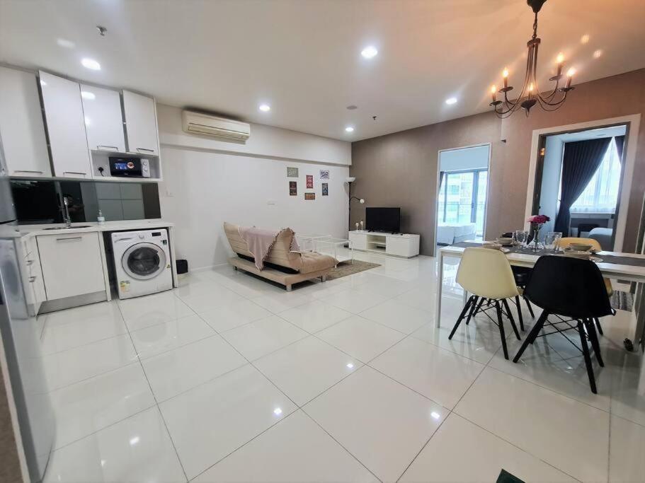 Mercu Summer Suites By C