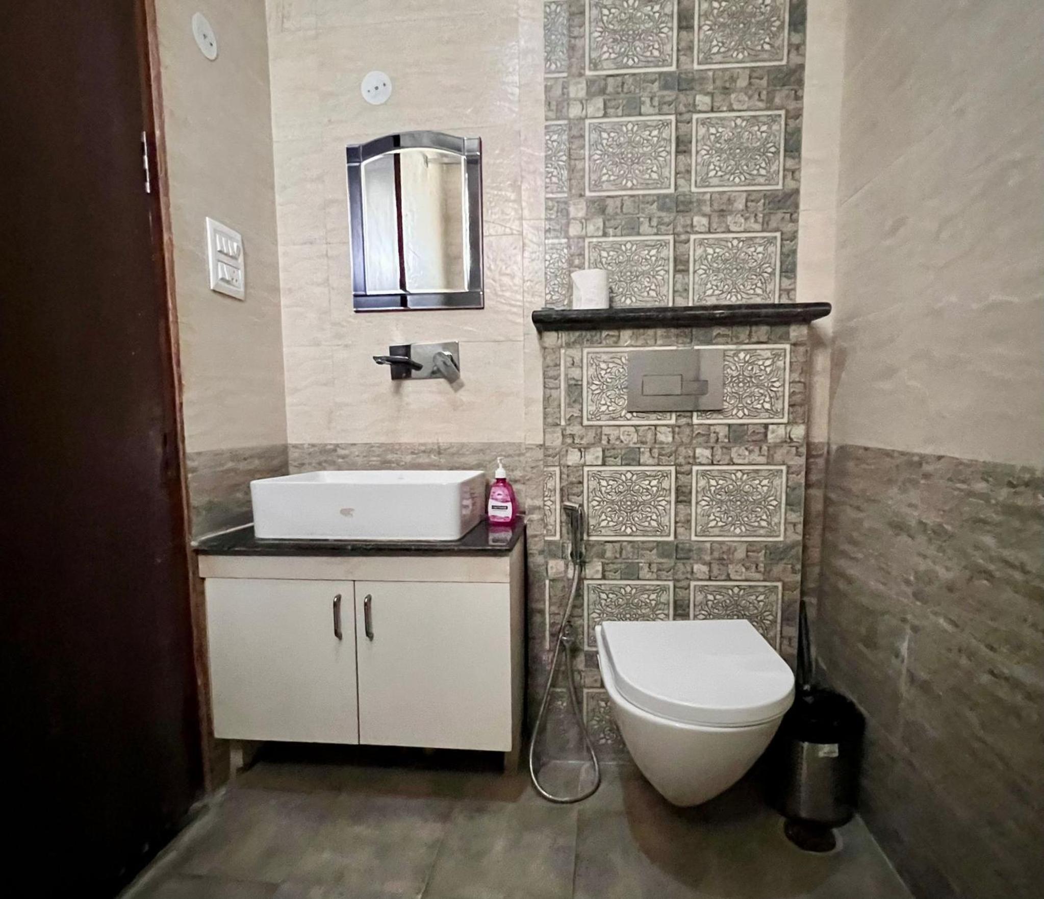 Ima Ganga Hotel - Aesthetic Mountain View Rooms With Netflix, Elevator, Backup In Upper Tapovan view 4