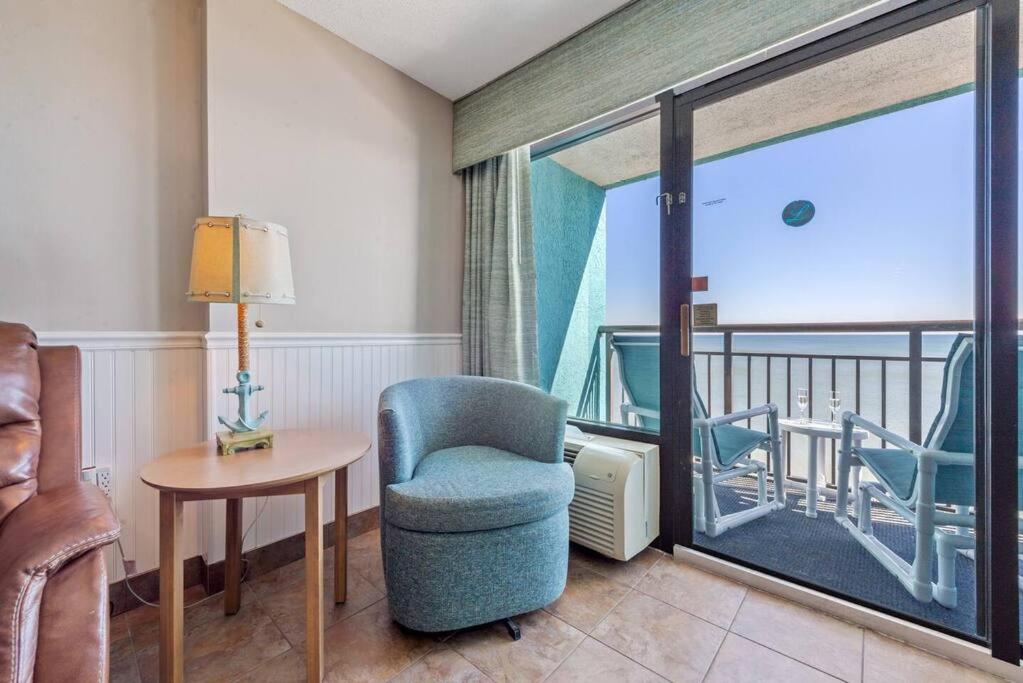 Impeccable Oceanfront Suite, Top Floor! L1543 view 3