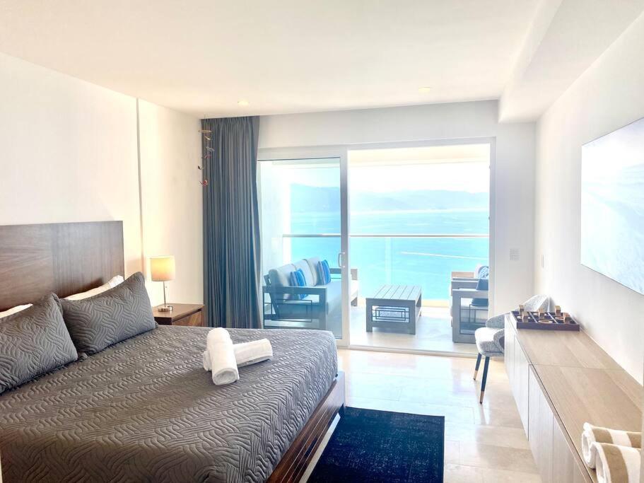 Harbor 171 with Amazing View of the Ocean, Beach and Pool