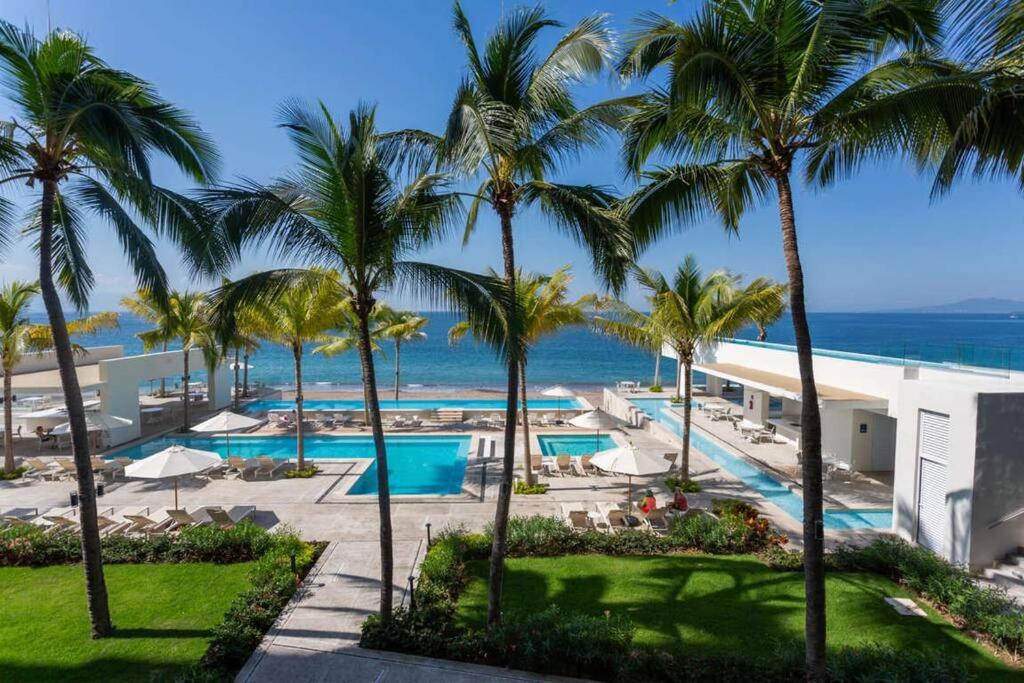 Harbor 171 with Amazing View of the Ocean, Beach and Pool