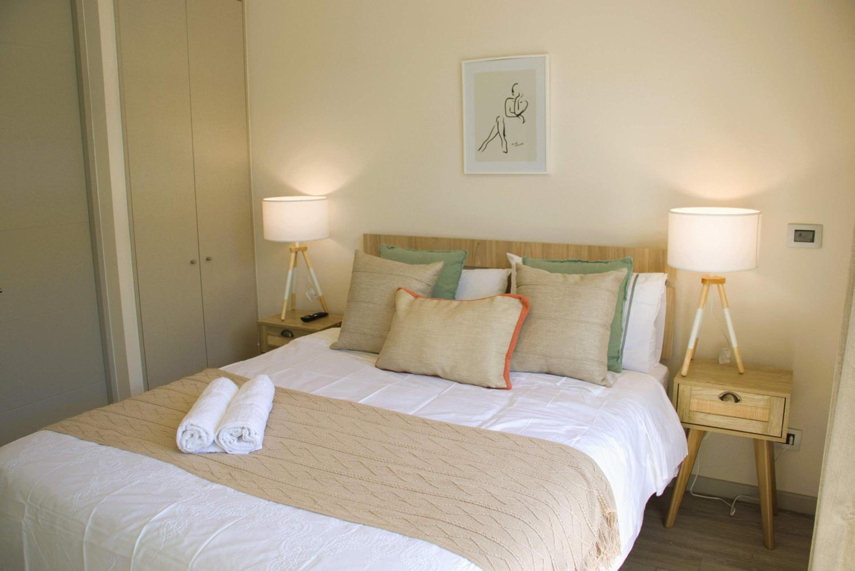 HOM I Wifi con Estacionamiento, Aire Acondicionado, Gimnasio y Piscina b309