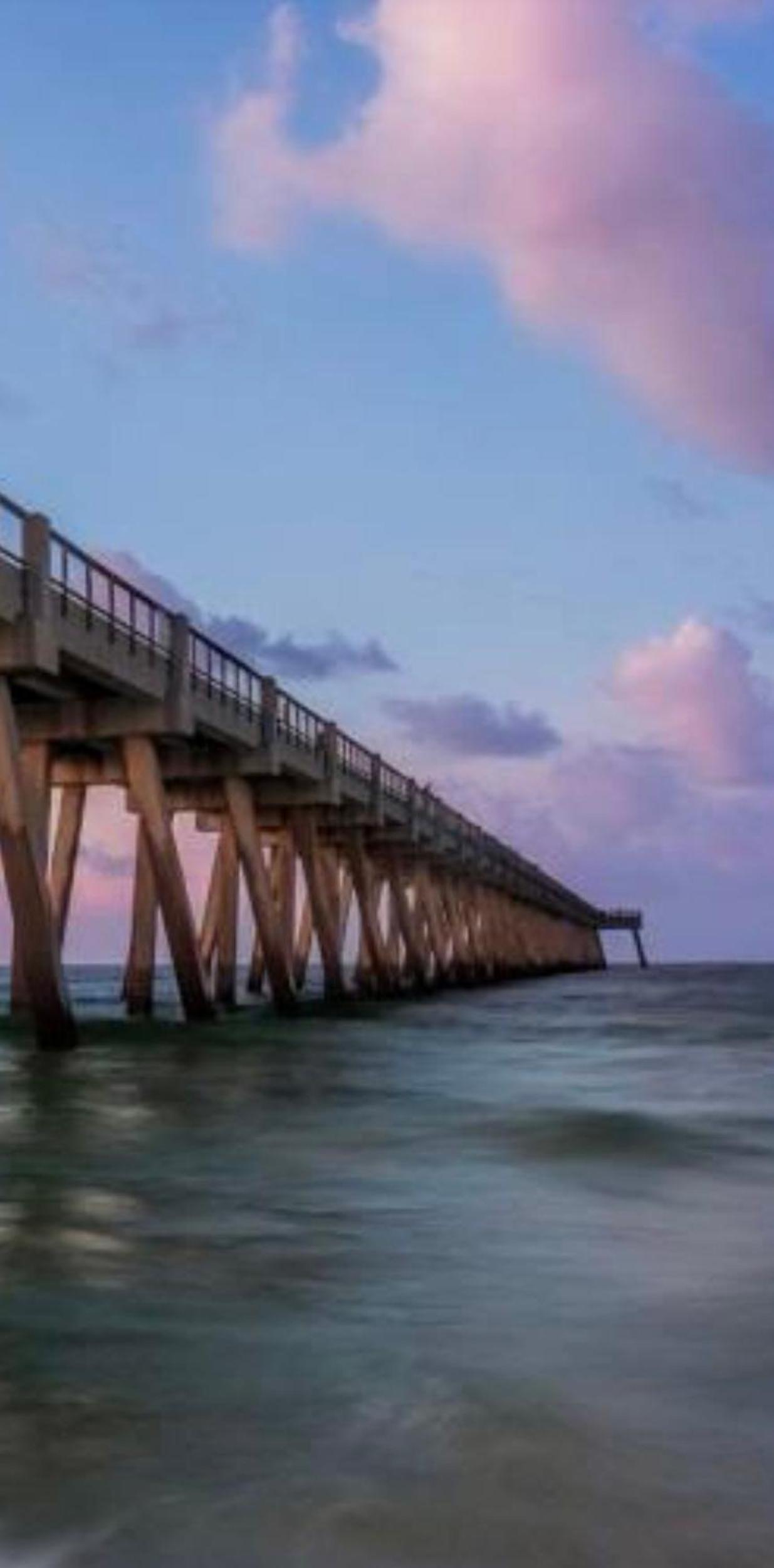 Hole Inn the Wall Hotel - Fort Walton Beach - Sunset Plaza - nearby Beaches & Hurlburt