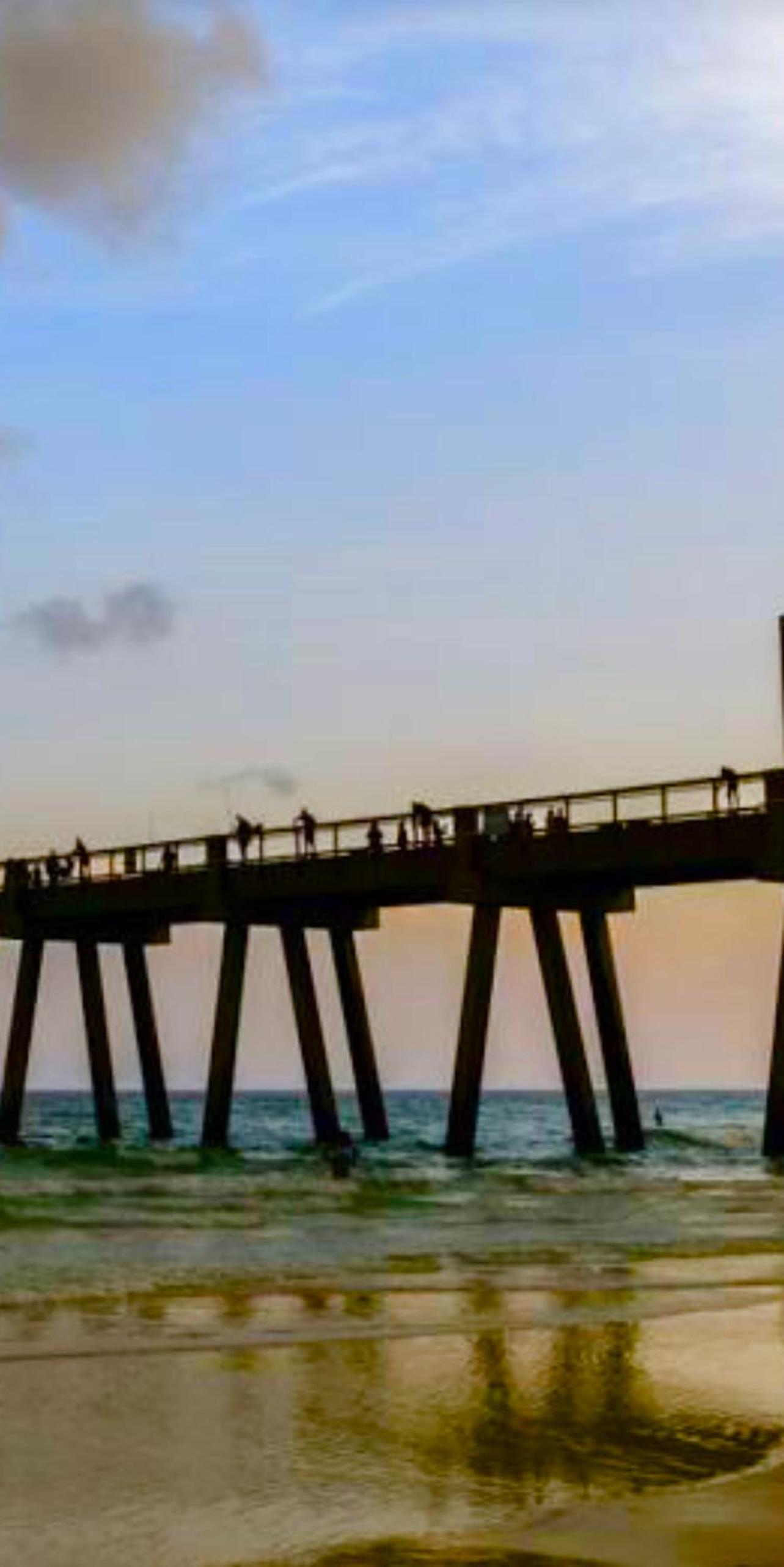 Hole Inn the Wall Hotel - Fort Walton Beach - Sunset Plaza - nearby Beaches & Hurlburt