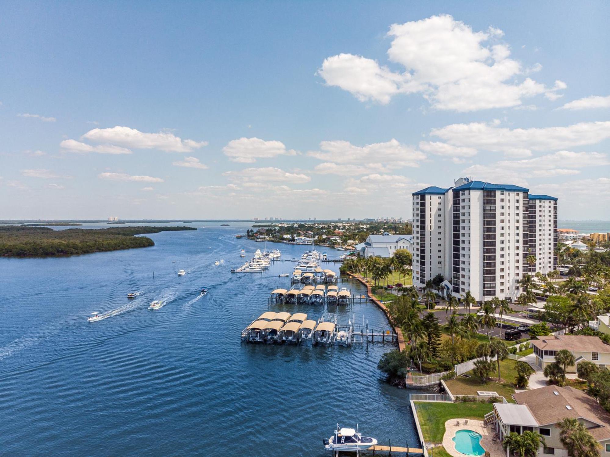 Ocean Harbor: Balcony, Wet Bar, Beach Views view 4