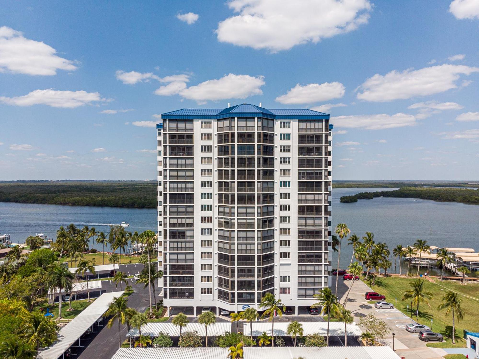 Ocean Harbor: Balcony, Wet Bar, Beach Views view 5