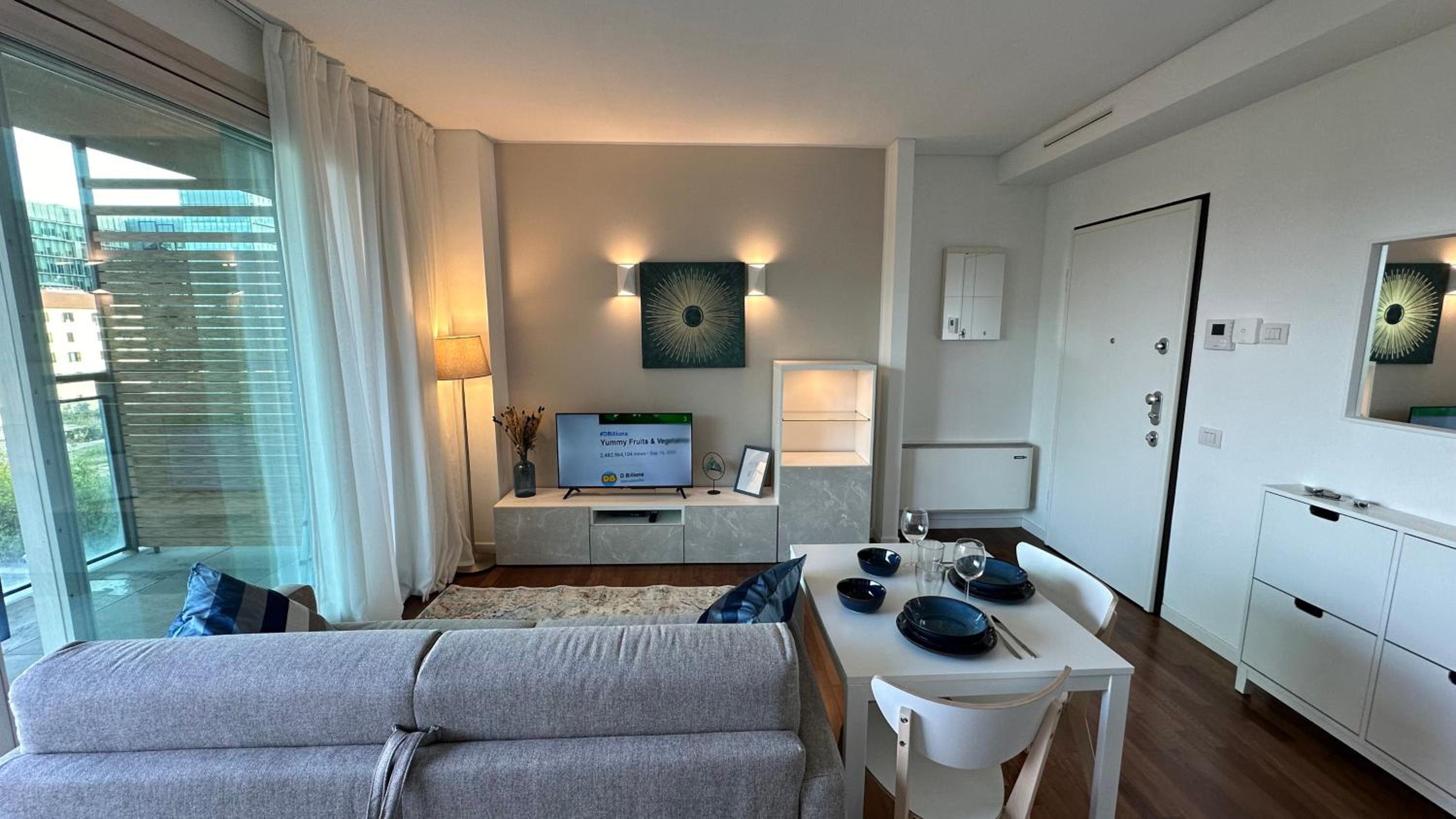 GIAX Tower Premium Modern Milanese Flat with Gym Pool view & Box