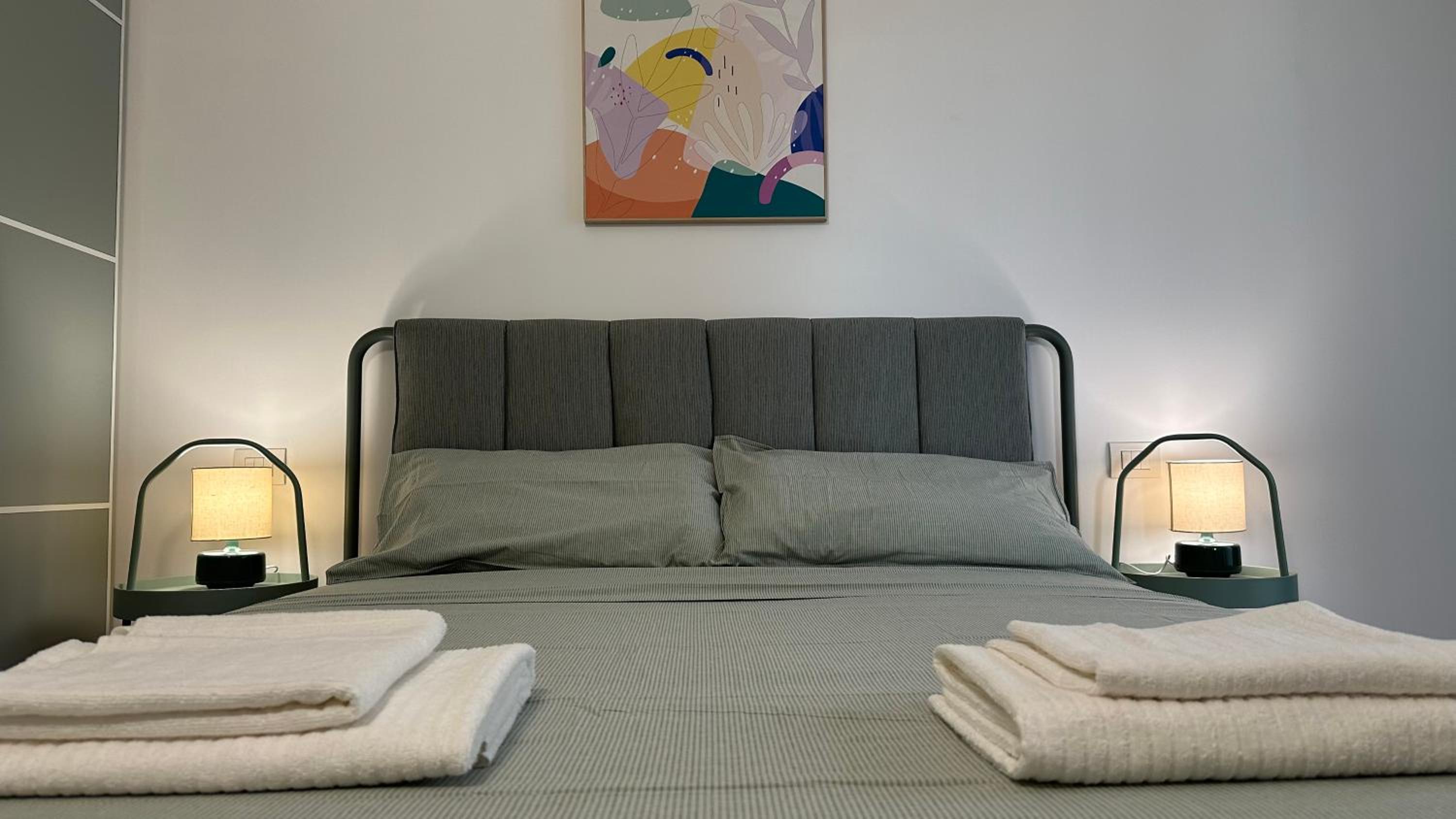 GIAX Tower Premium Modern Milanese Flat with Gym Pool view & Box