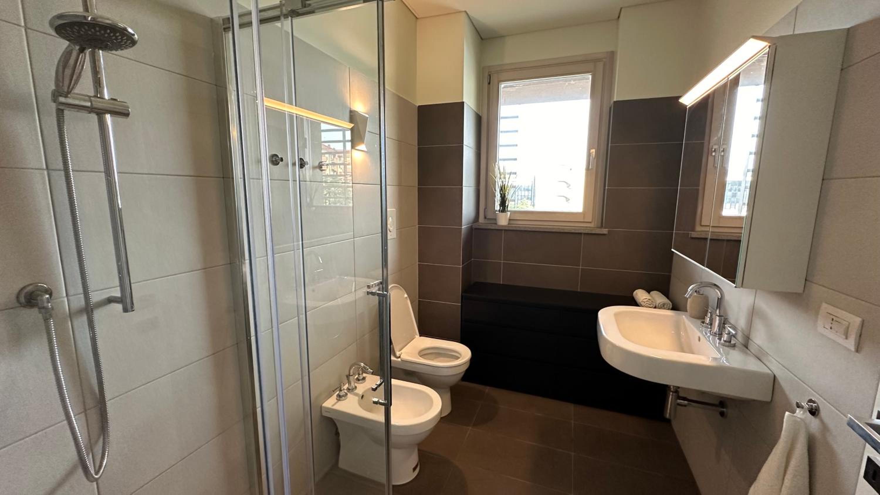 GIAX Tower Premium Modern Milanese Flat with Gym Pool view & Box