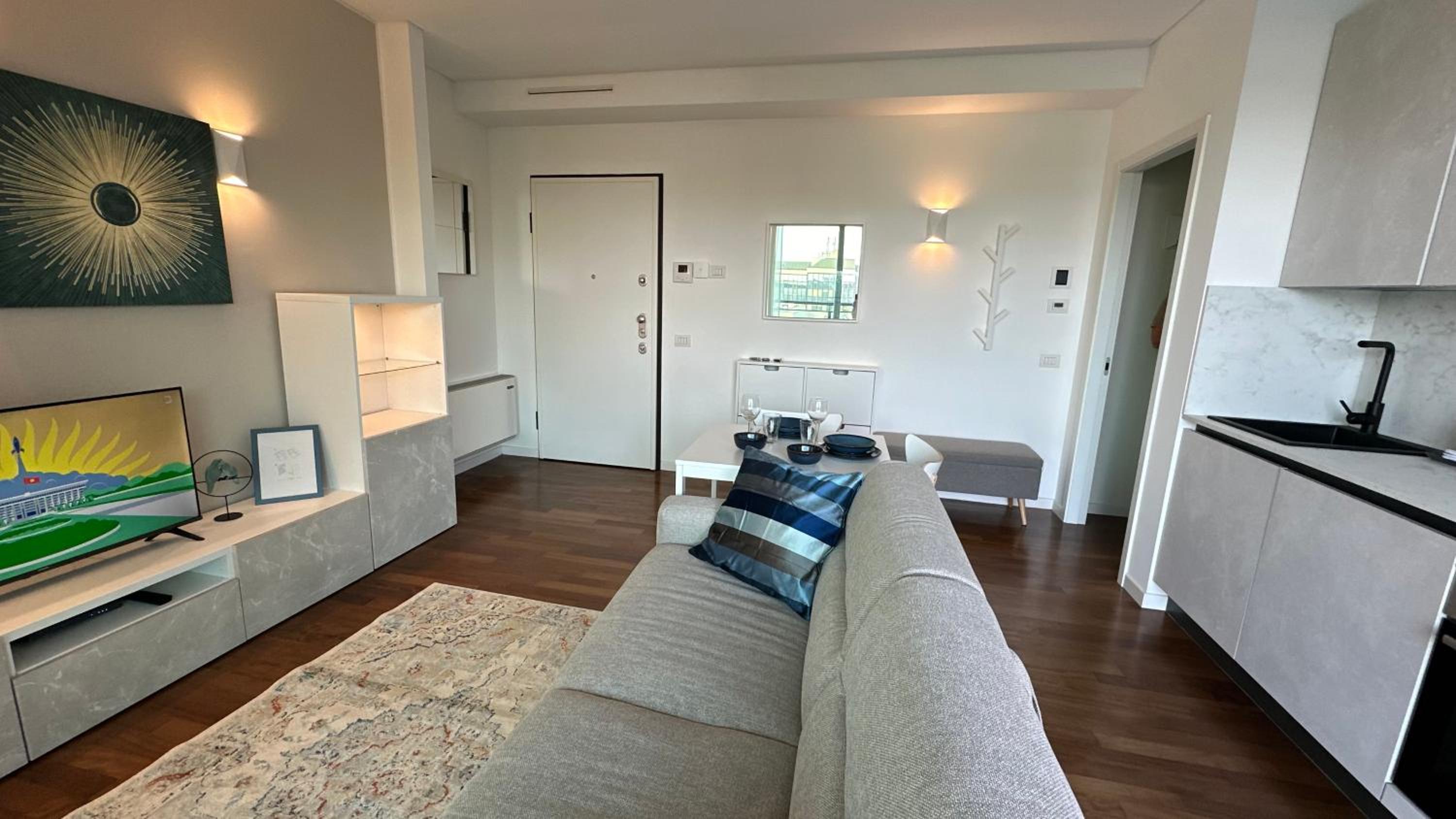 GIAX Tower Premium Modern Milanese Flat with Gym Pool view & Box