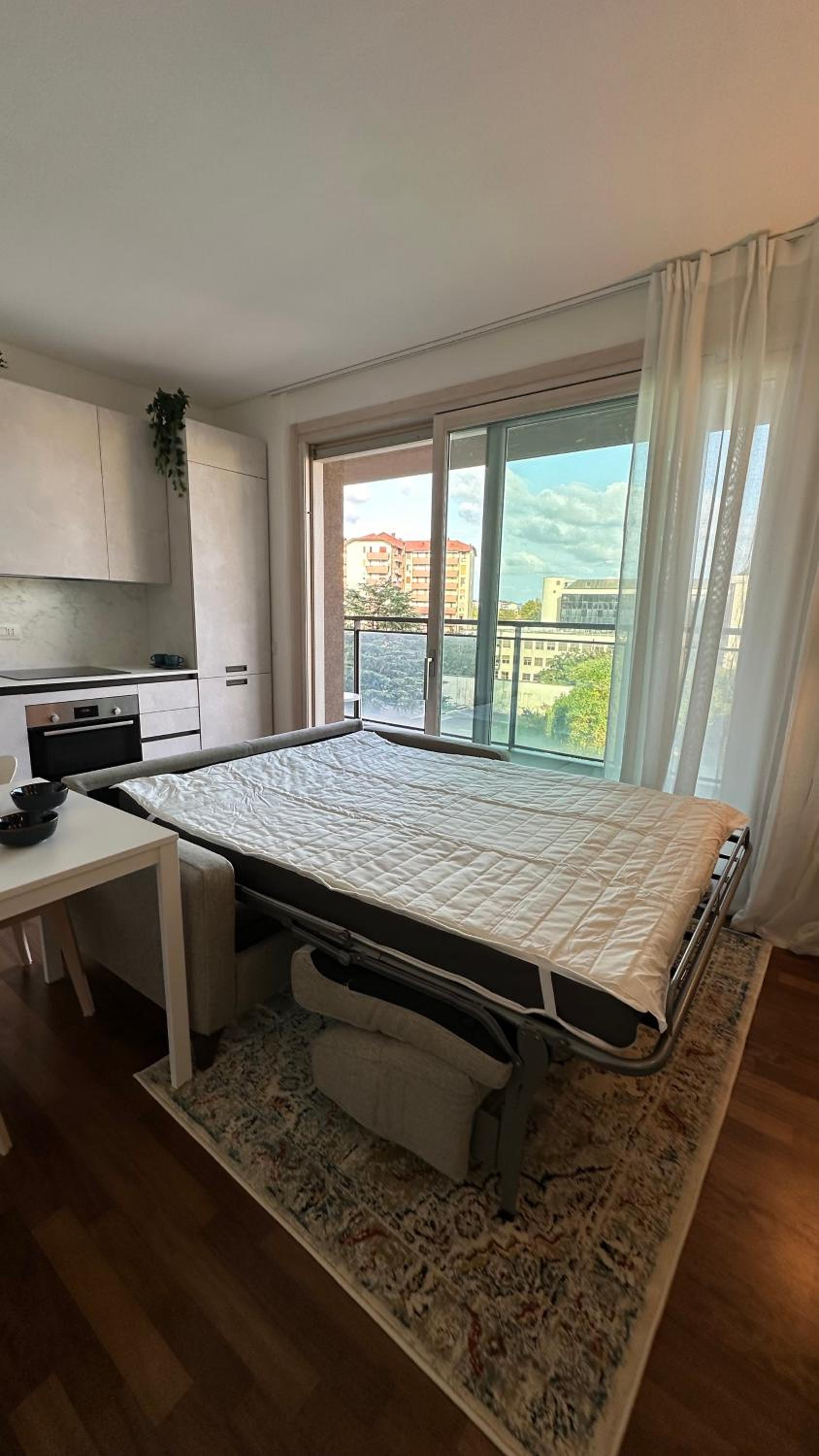 GIAX Tower Premium Modern Milanese Flat with Gym Pool view & Box