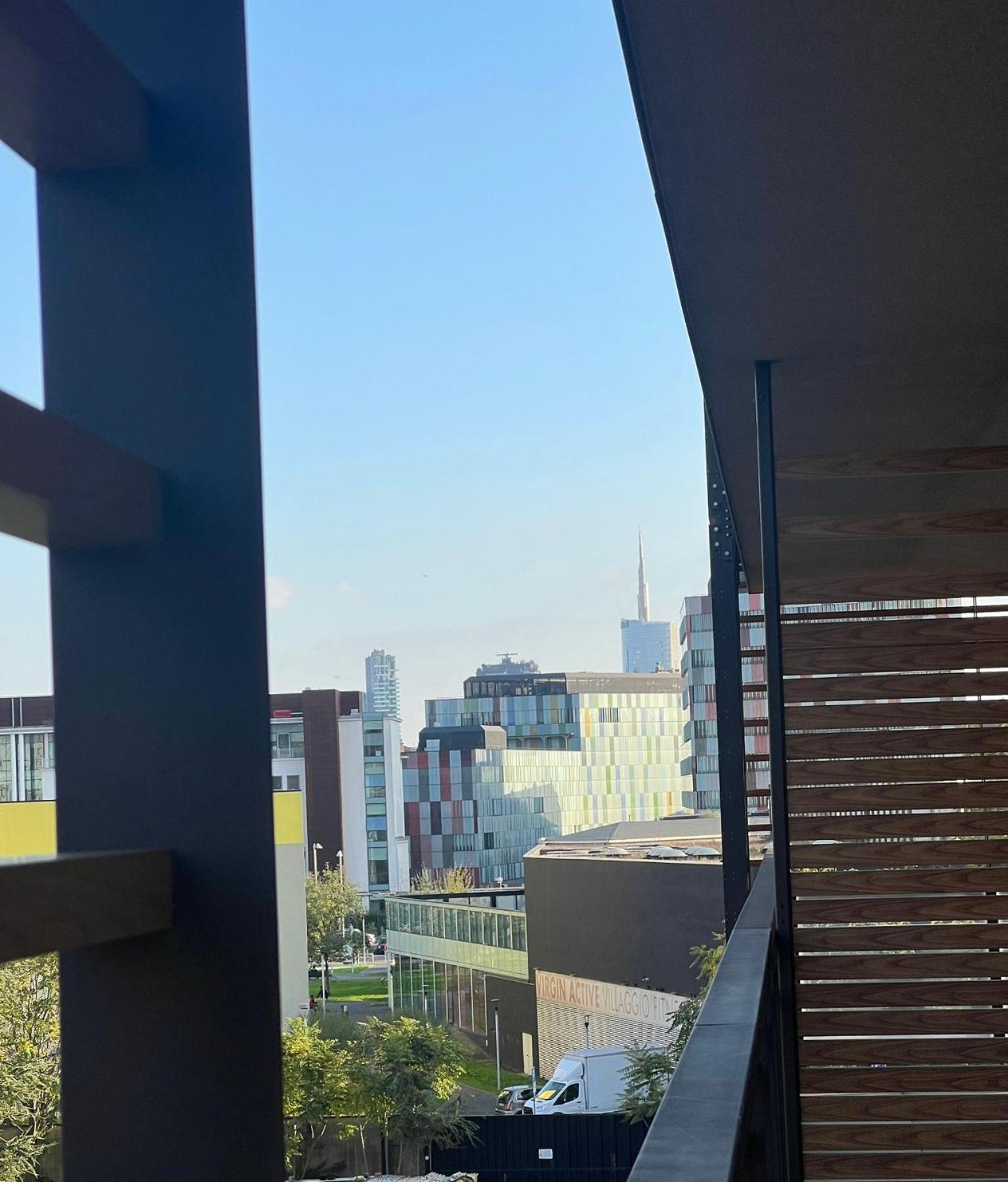 GIAX Tower Premium Modern Milanese Flat with Gym Pool view & Box