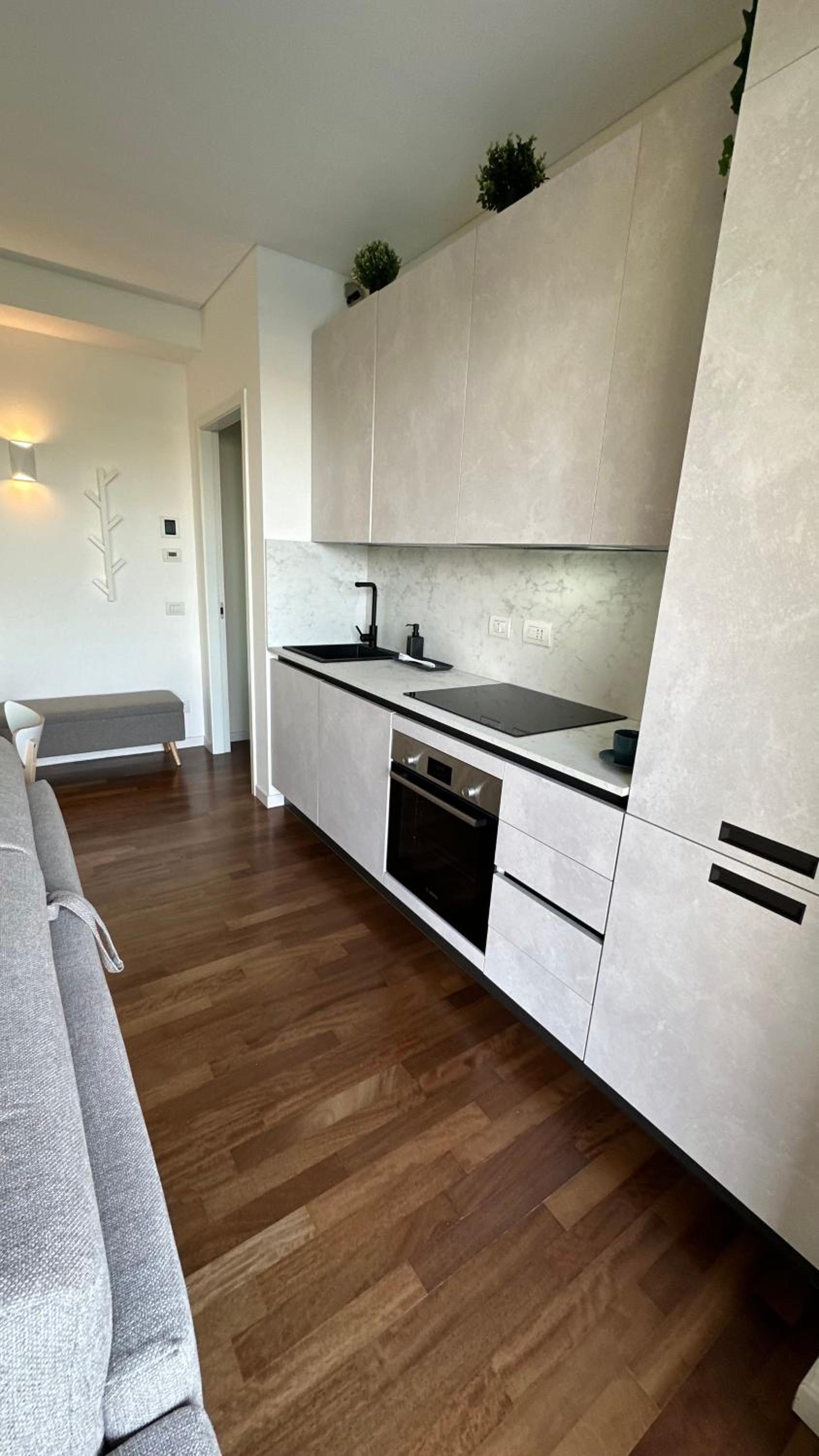 GIAX Tower Premium Modern Milanese Flat with Gym Pool view & Box