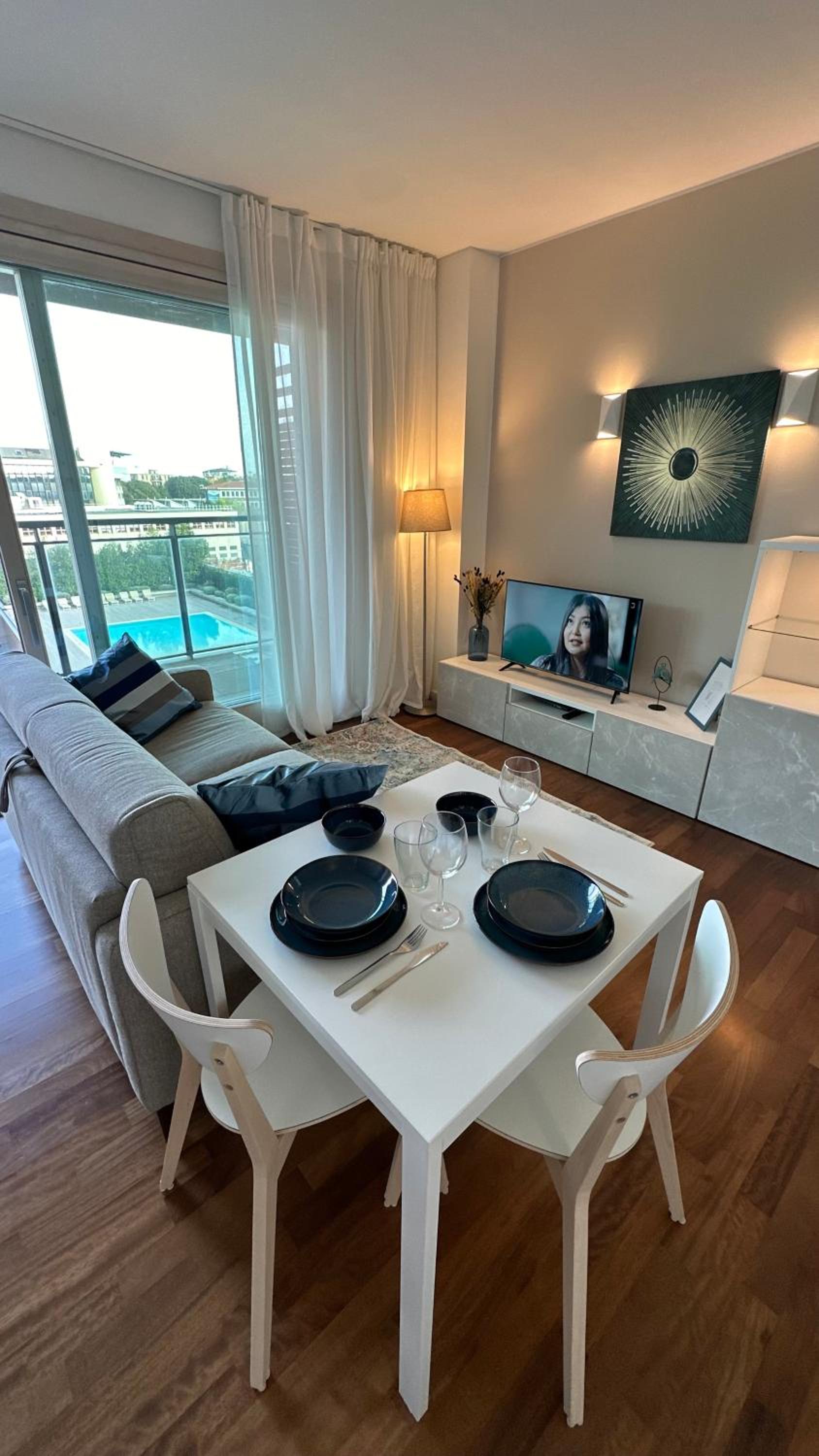 GIAX Tower Premium Modern Milanese Flat with Gym Pool view & Box