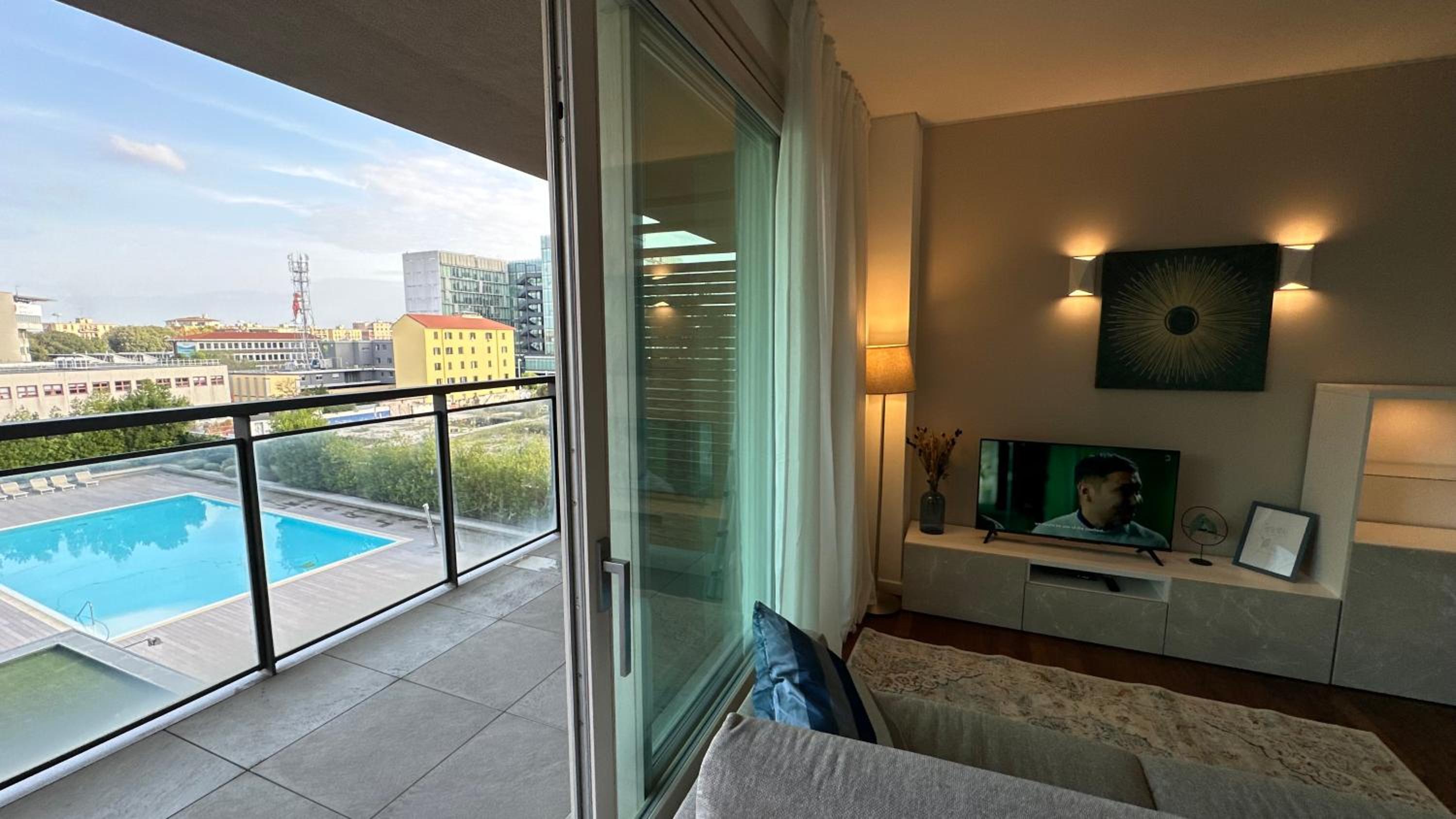 GIAX Tower Premium Modern Milanese Flat with Gym Pool view & Box