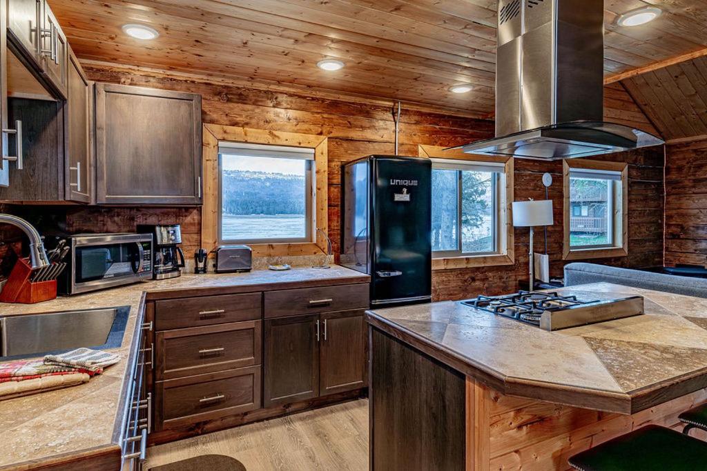 Homer Vacations - Lakeshore Lodging Cabins - Property Image 1