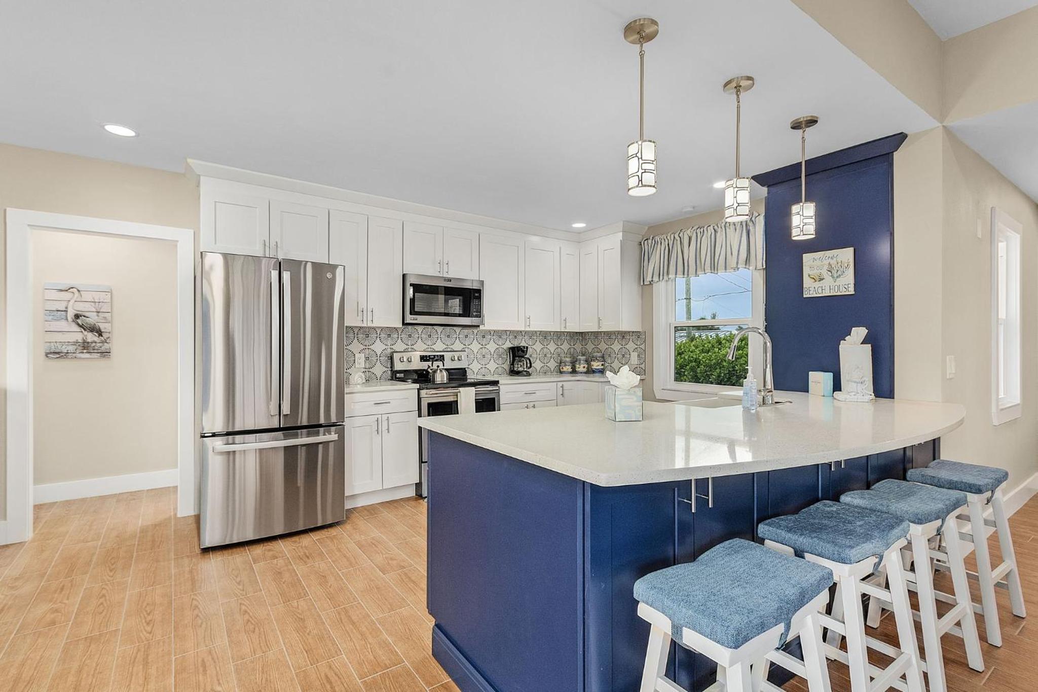 Mandalay Oasis: 3BR, Screened Patio & Beach Access view 2