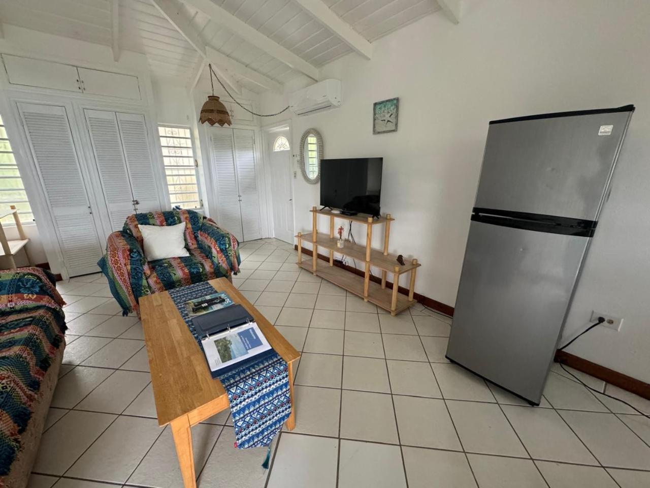 Paradise View at Halcyon Heights l Stunning Ocean View 1BR l 10 minute walk to the Beach