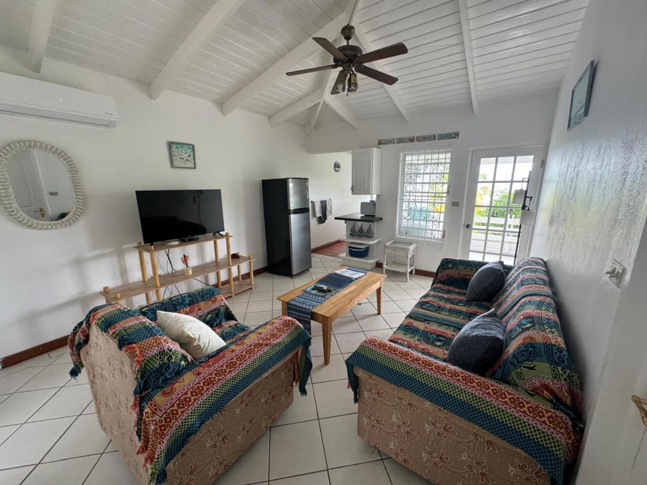 Paradise View at Halcyon Heights l Stunning Ocean View 1BR l 10 minute walk to the Beach
