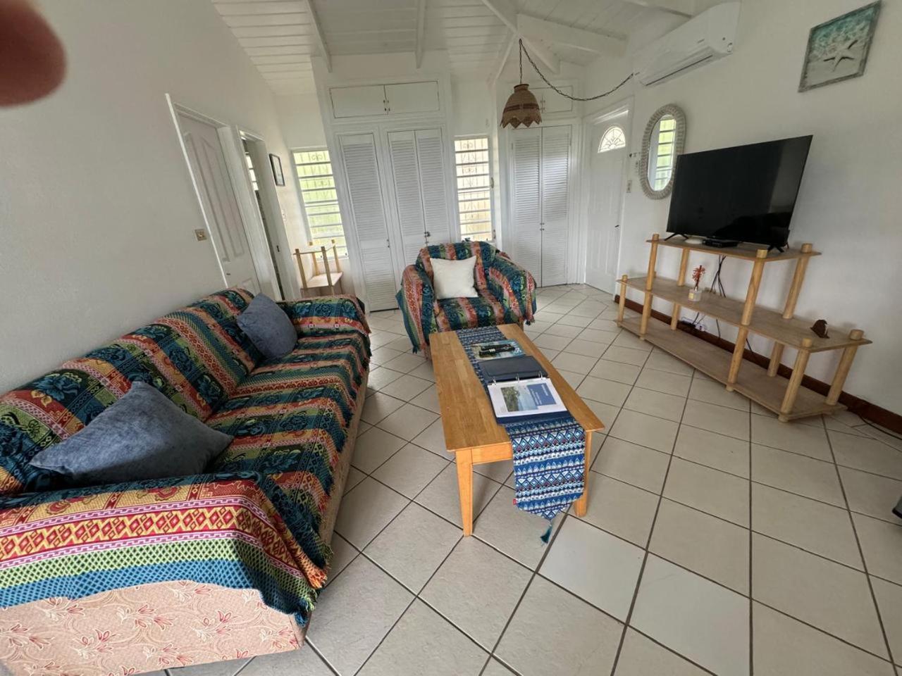 Paradise View at Halcyon Heights l Stunning Ocean View 1BR l 10 minute walk to the Beach