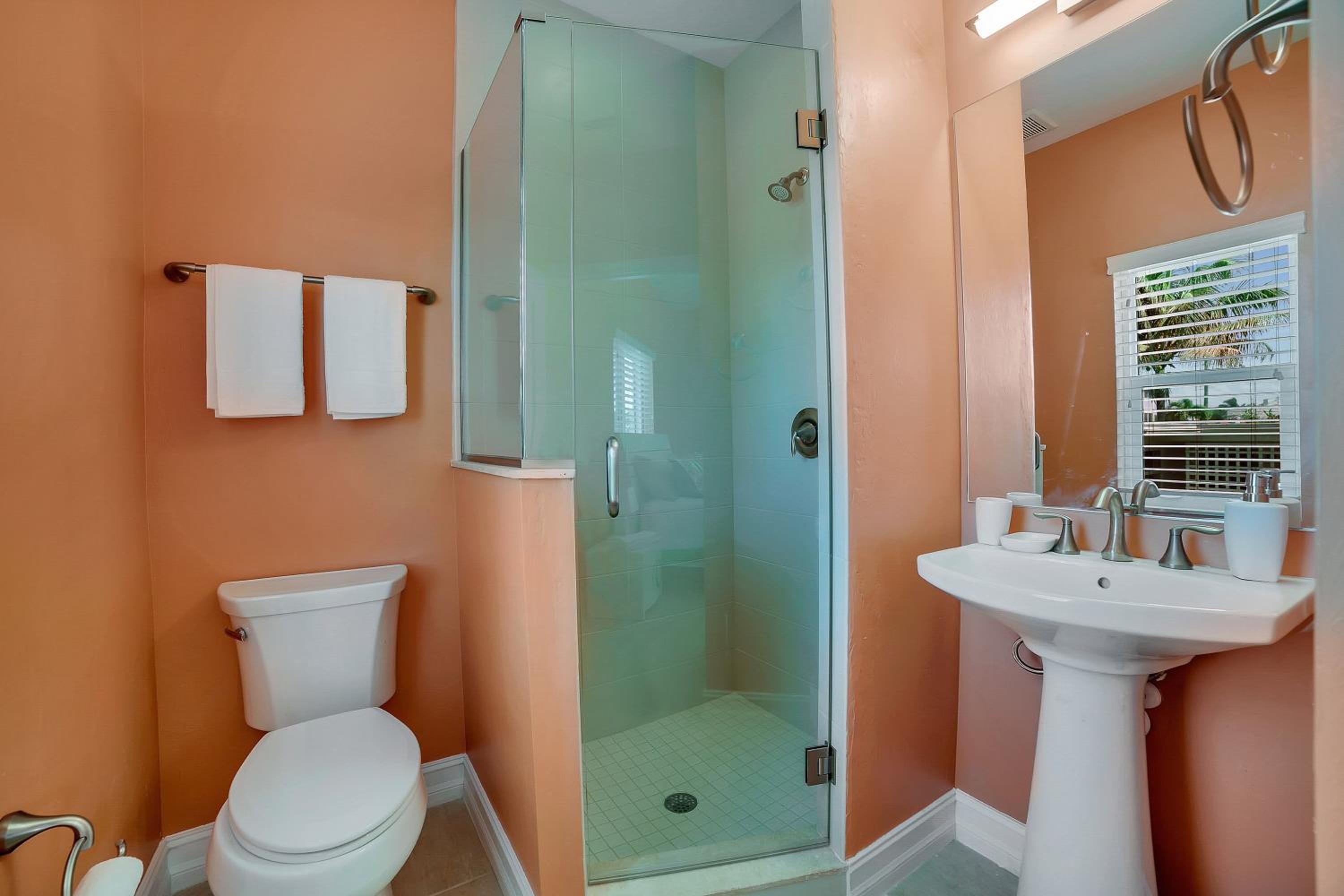 Luxury 6BR Home: Heated Pool, Spa, Near Beach! view 3