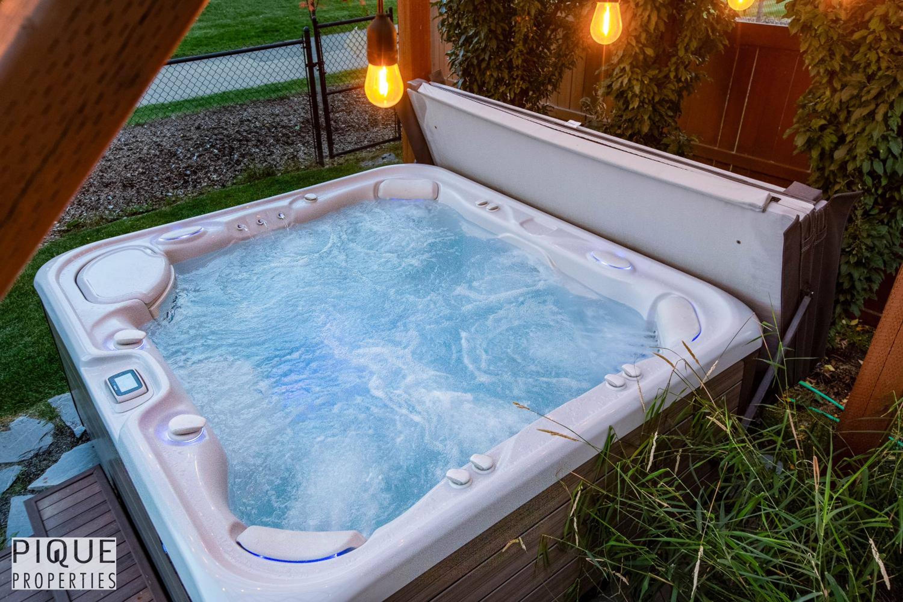 Stunning 2 BDRM YEG Suite, EIA Airport, WiFi, Hot tub! view 5