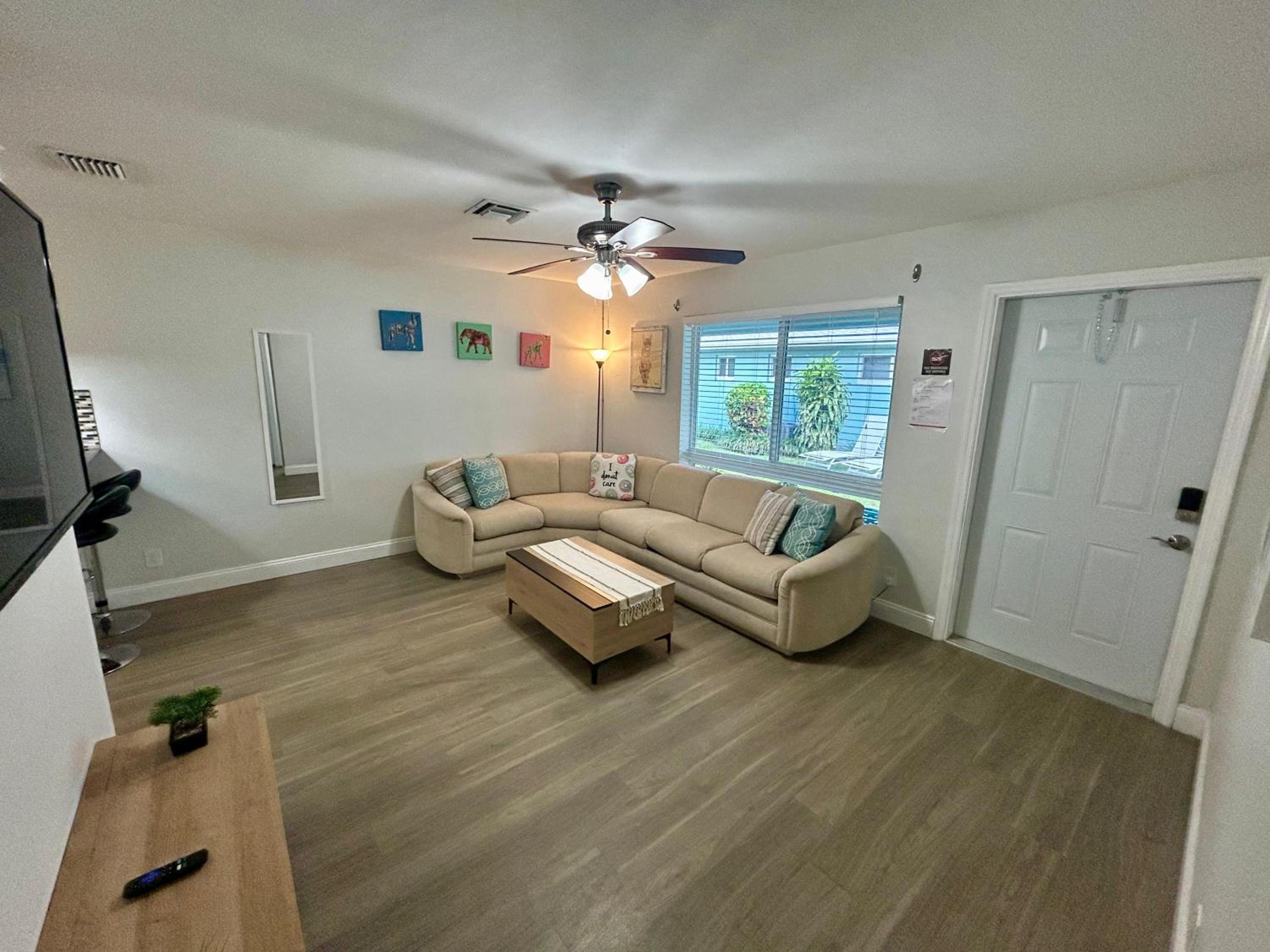 2 min walk to beach with free parking at Lauderdale 21-3 view 4