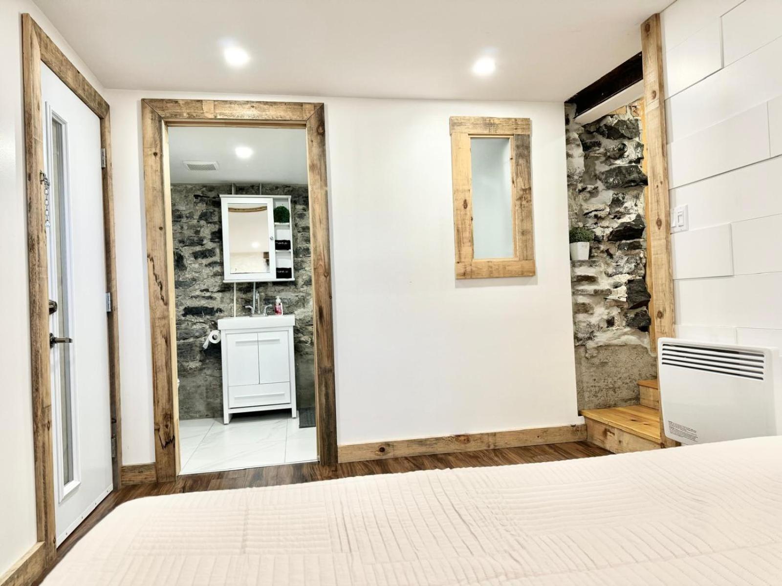 Loft The Montcalm -2 min Falls - Free Parking