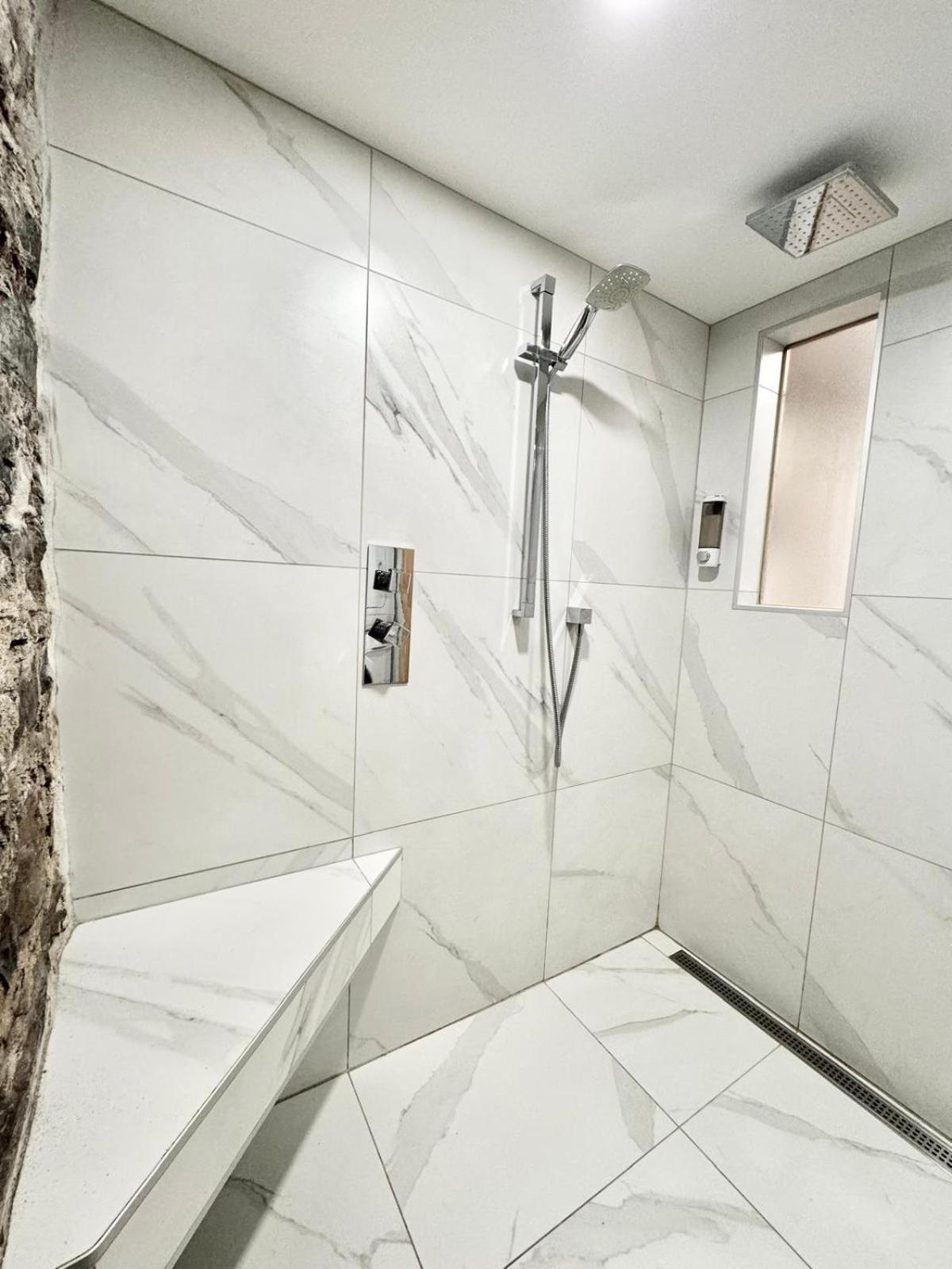 Loft The Montcalm -2 min Falls - Free Parking