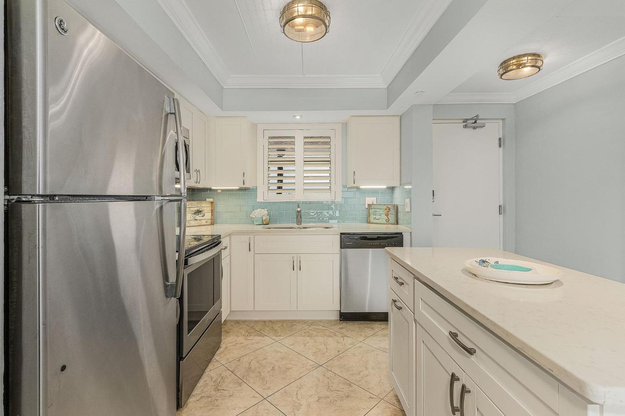 Beachfront Condo: Gulf & Bay Views, Pool, Downtown view 3