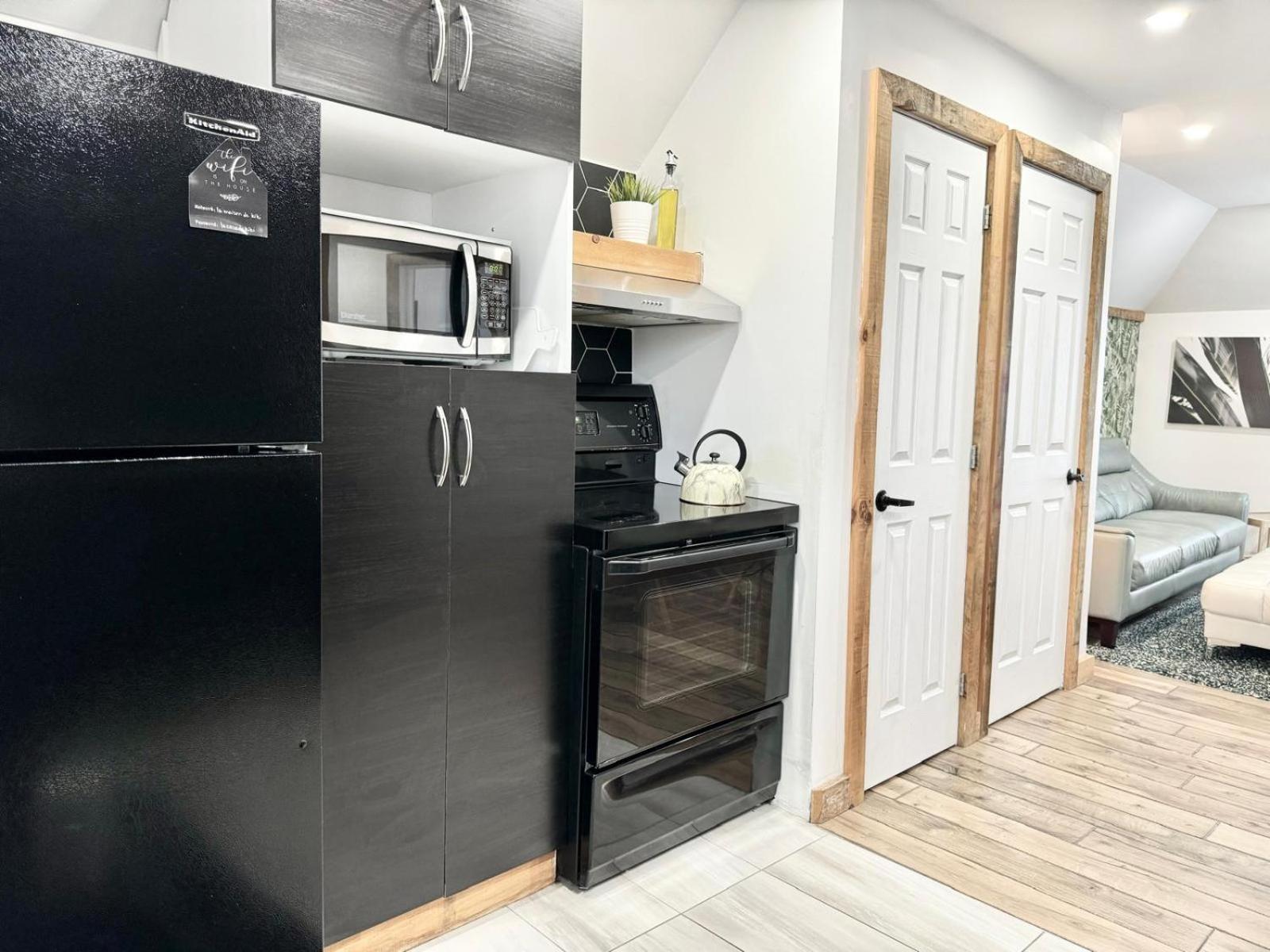 Le Wolfe - 2 Bedrooms - 2 min Falls - Free Parking