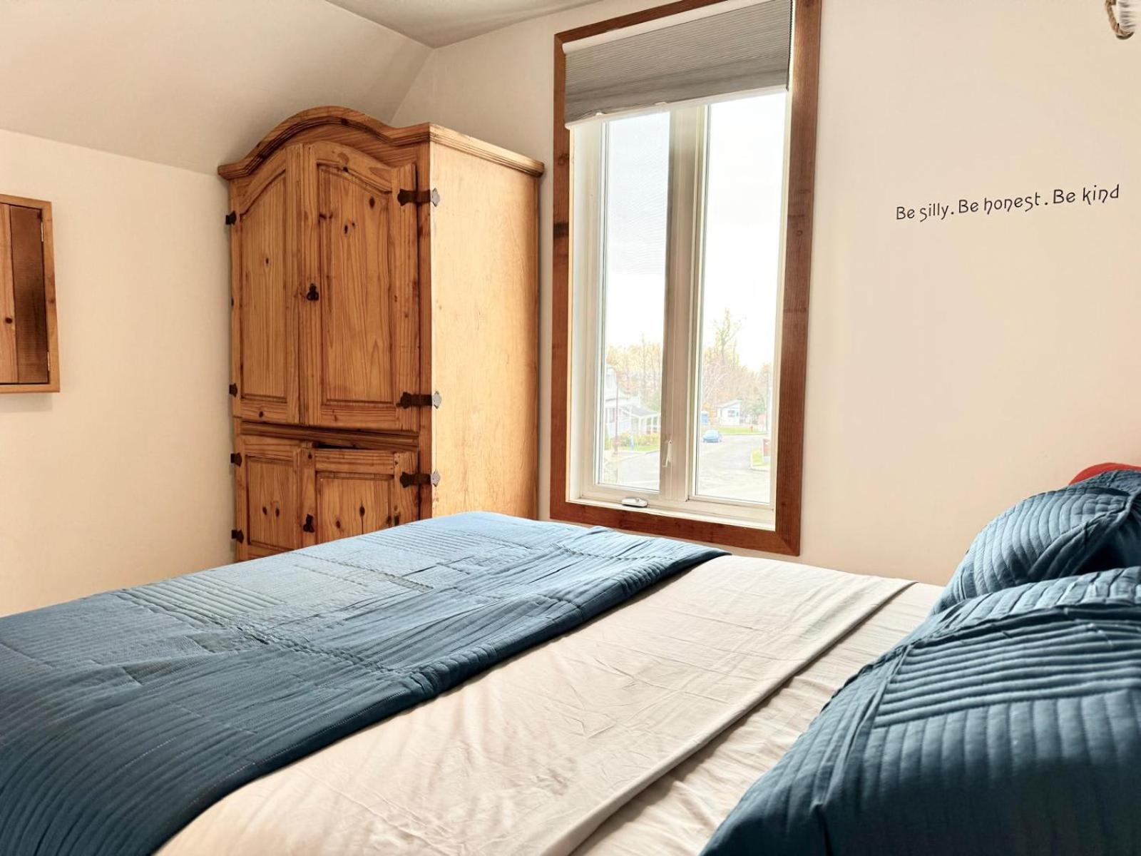 Le Wolfe - 2 Bedrooms - 2 min Falls - Free Parking