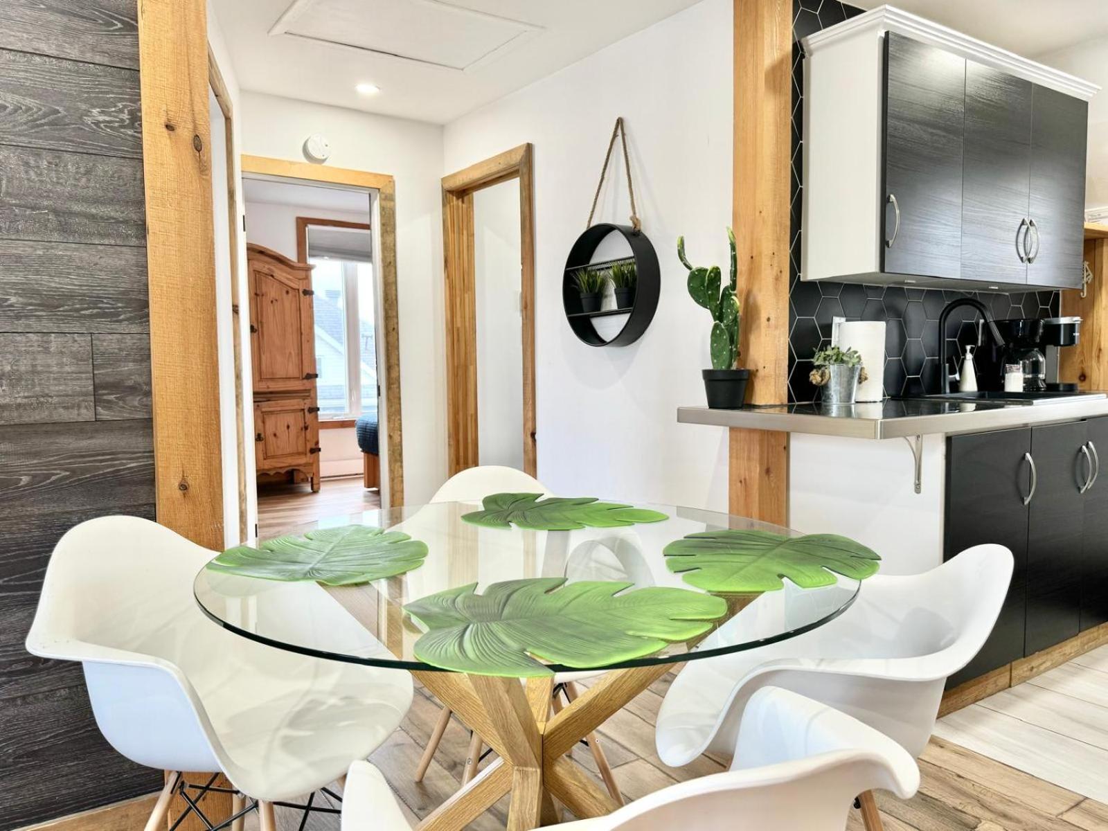 Le Wolfe - 2 Bedrooms - 2 min Falls - Free Parking