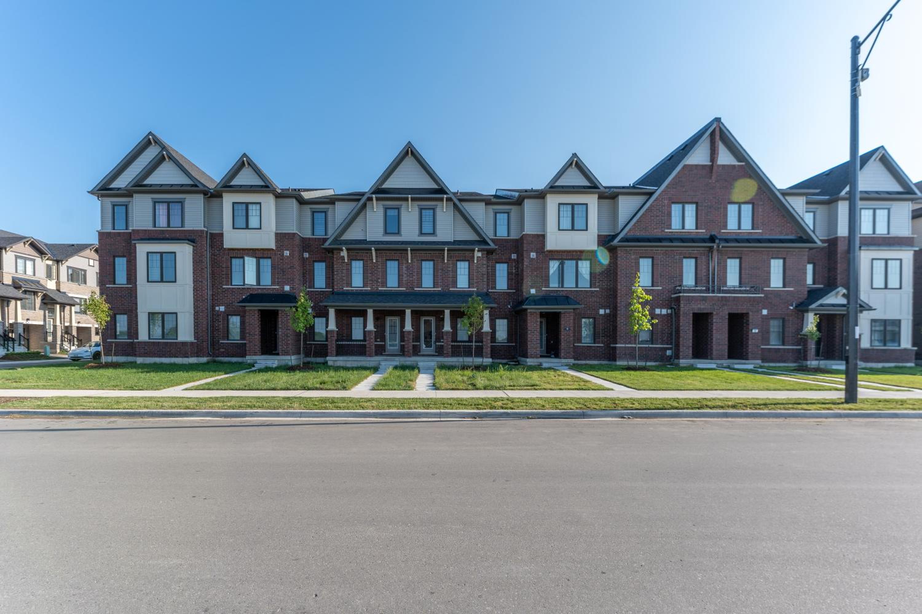 New 3 Bed House - Golf & Waterfalls in Stoney Creek