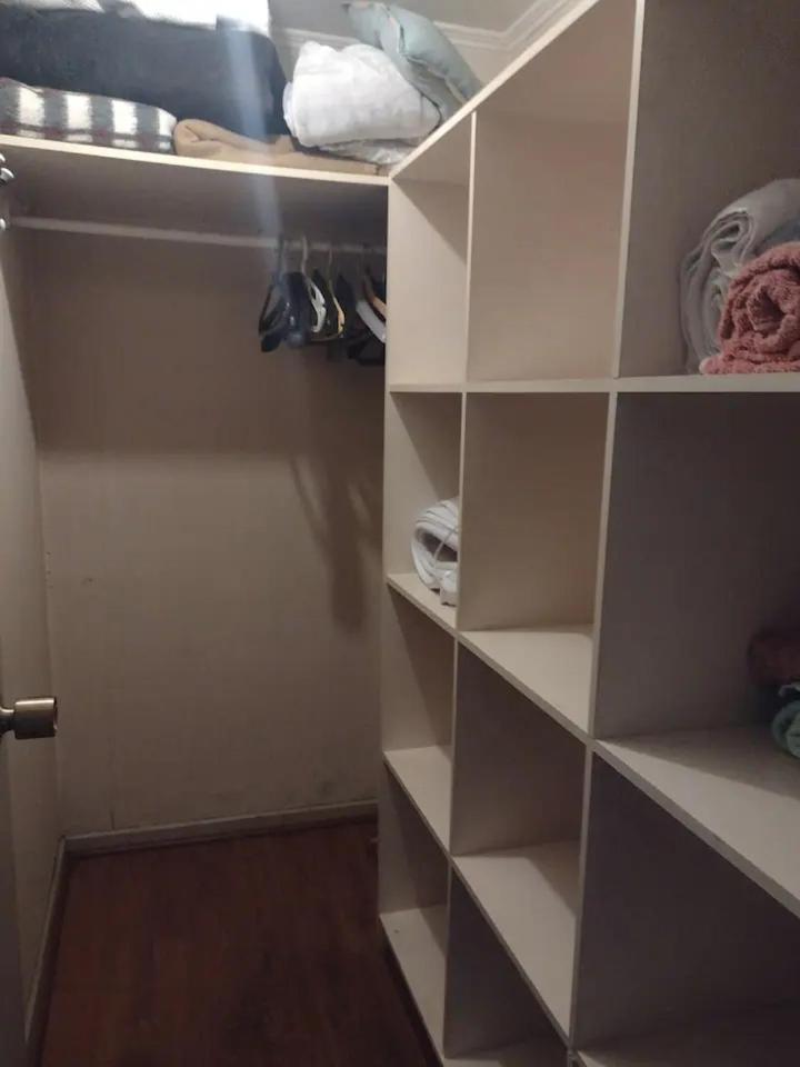 Amplia habitación con baño privado en mi casa
