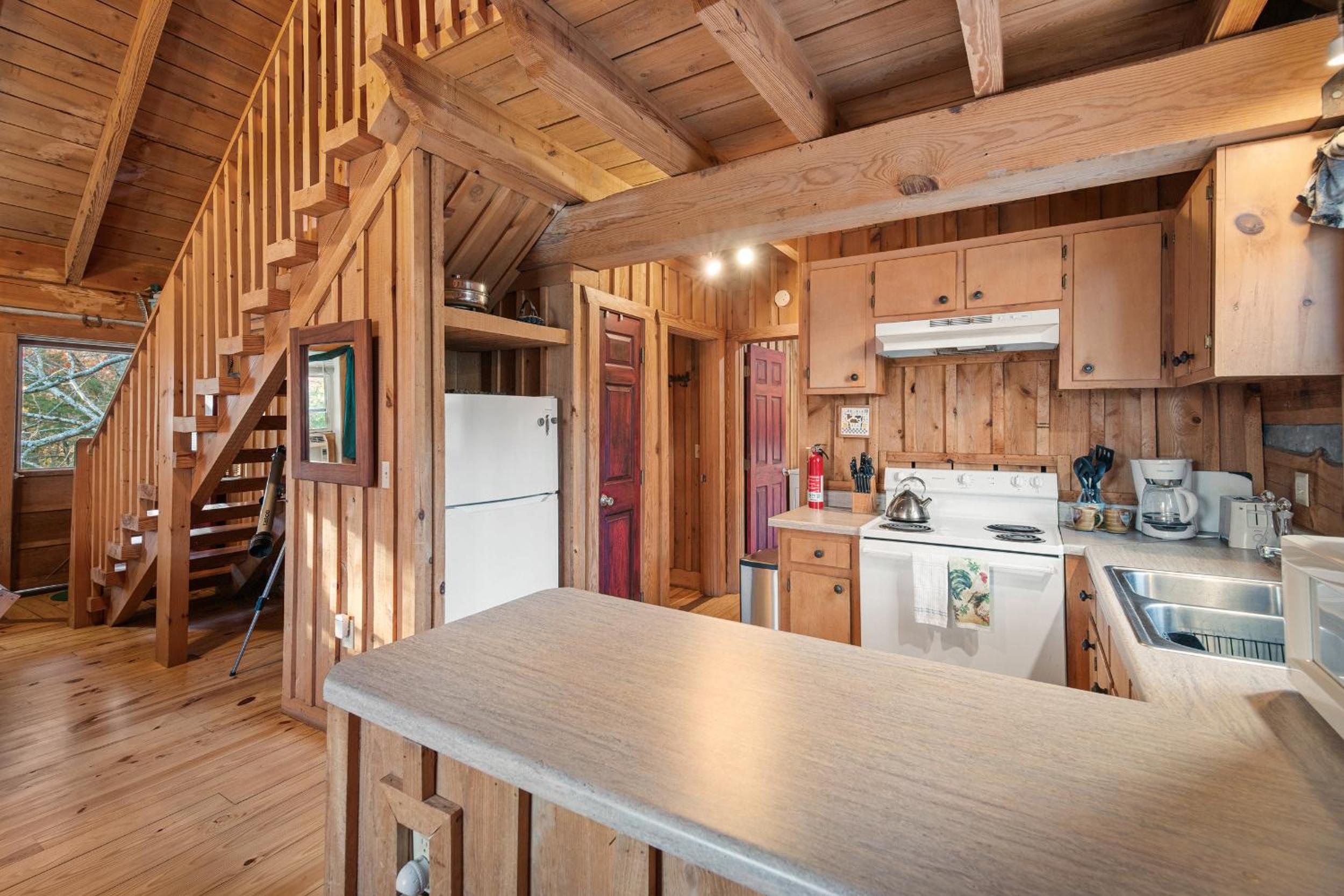 Gorgeous Log Cabin - Wineries, Dan River, Hiking view 3