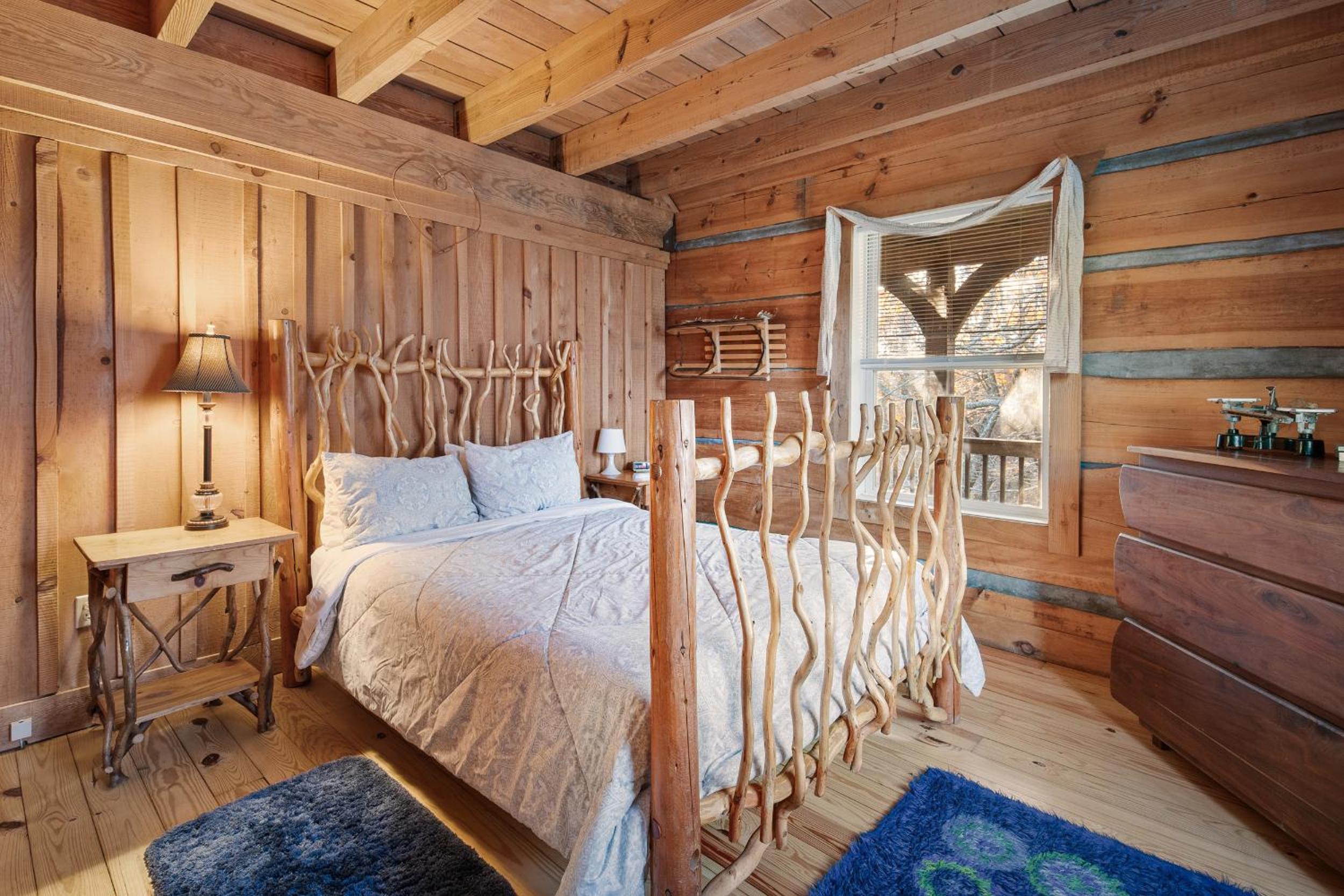 Gorgeous Log Cabin - Wineries, Dan River, Hiking view 4