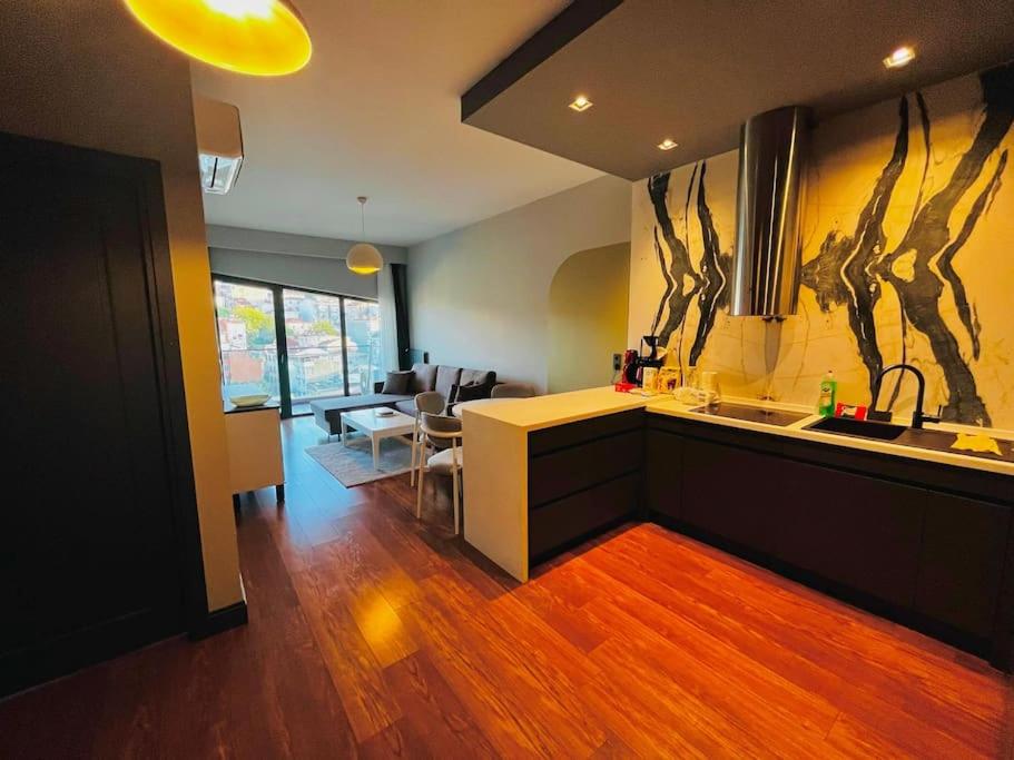 Modern Apartment in the Center