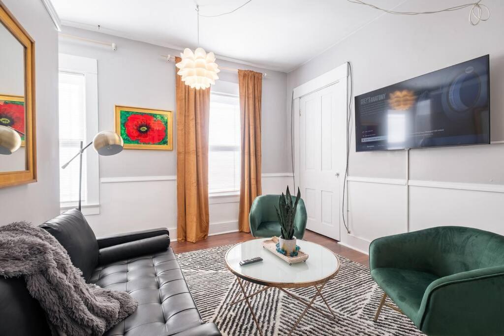 Seymour Vacations - Walkable Downtown Columbus Historic Home, FREE Bikes to use - Property Image 1