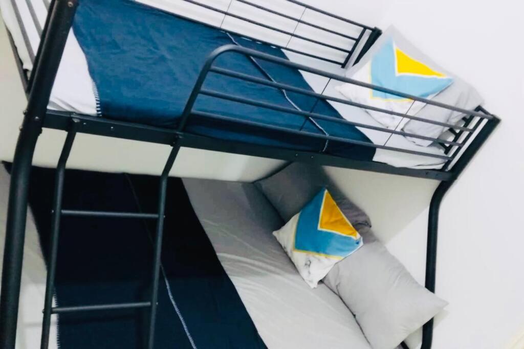 Meia's Pad House
