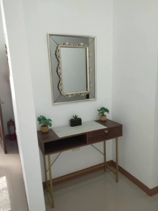 Meia's Pad House